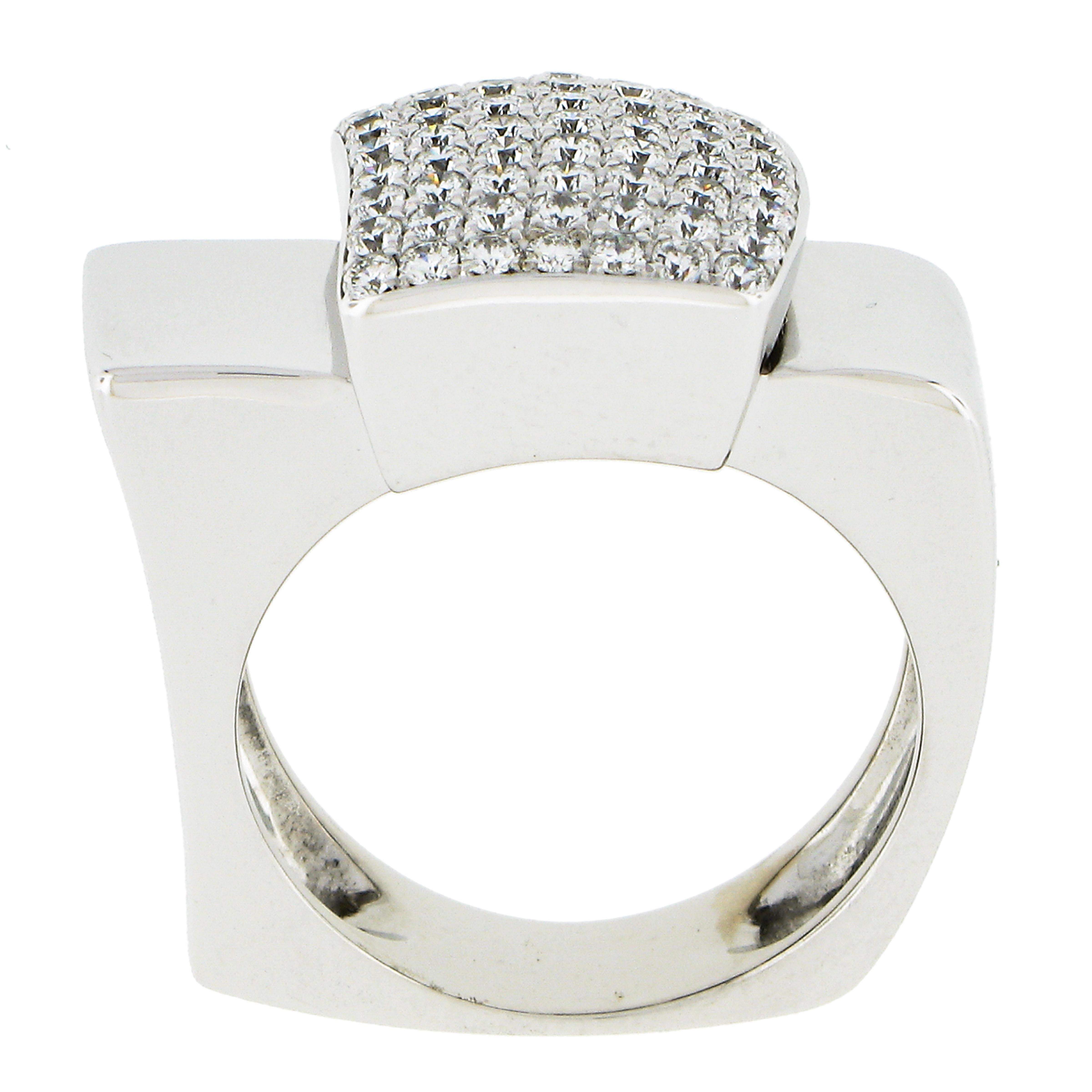 Bague jonc carrée en or blanc 18 carats sertie de diamants ronds et sertis en pavé de 0,65 carat en vente 3