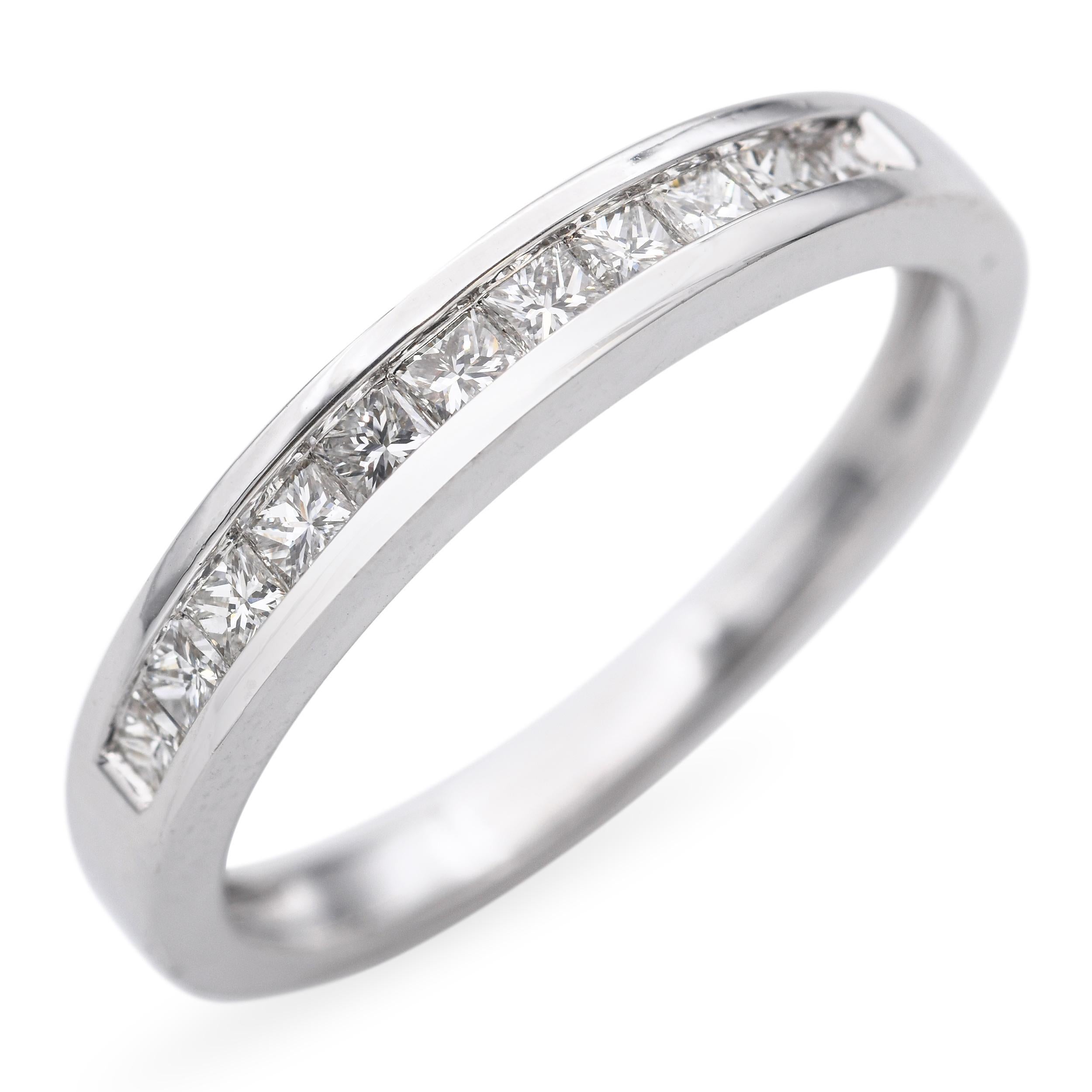 Anello a fascia con diamante taglio principessa in oro bianco 18k 0,66tcw in vendita 1