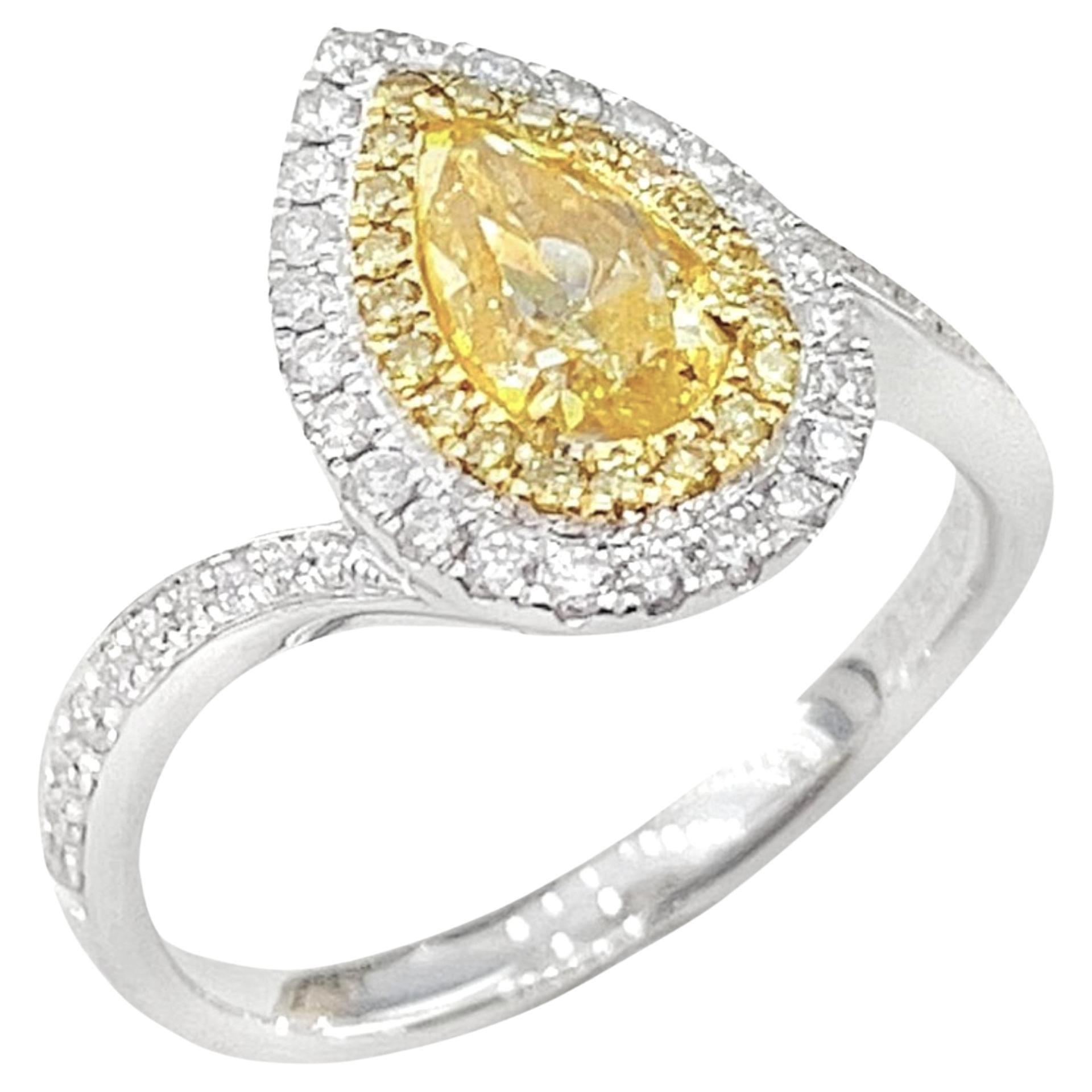 18K White Gold 0.71 CT Yellow Diamond Ring with Diamonds