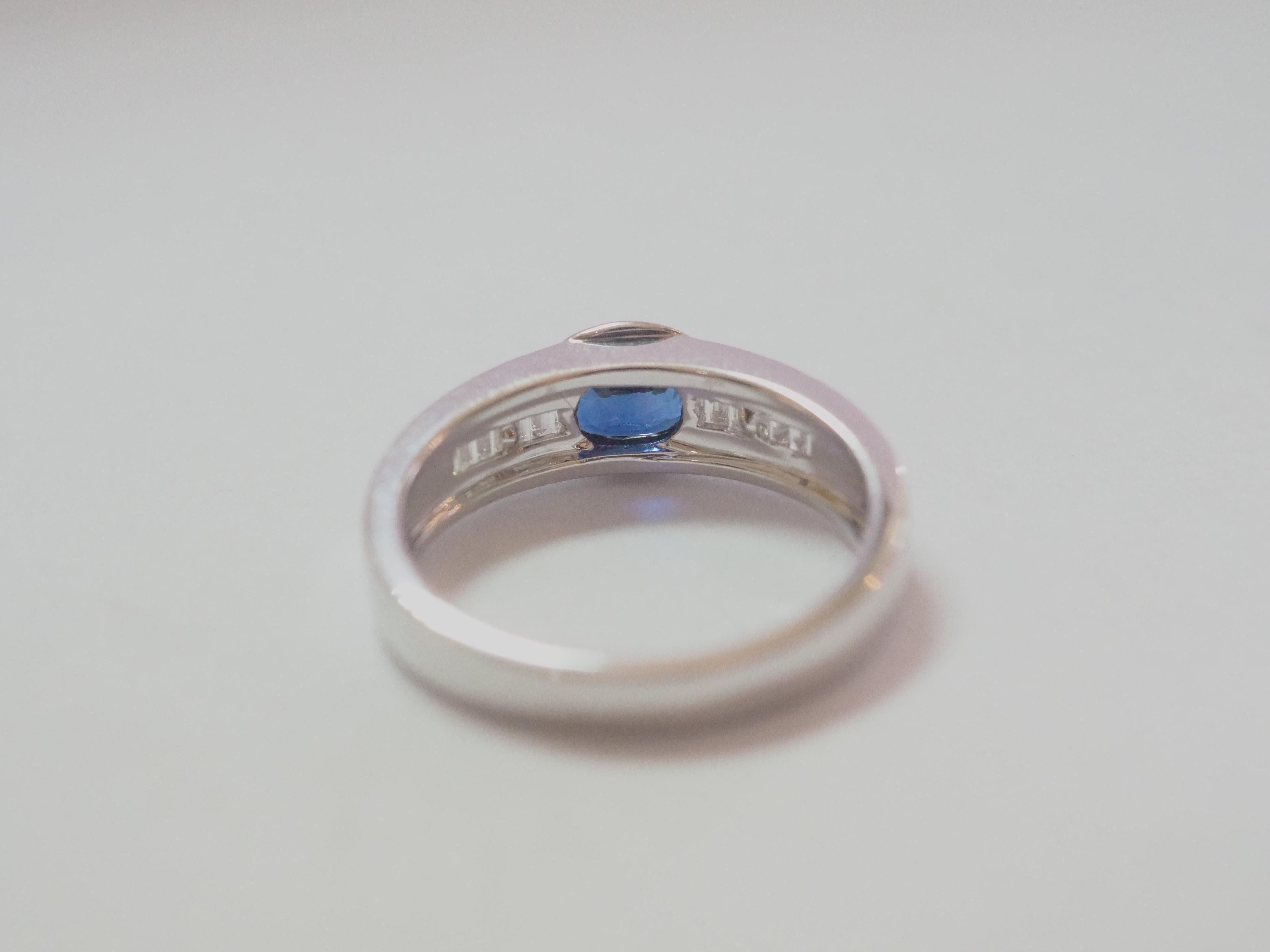 No Reserve- 18K White Gold 0.71ct Blue Sapphire & 0.14ct Diamond Unisex Ring In Excellent Condition In เกาะสมุย, TH
