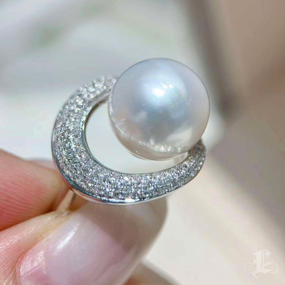 【Lustre Arc】Celestial Curve Aurora 12-13mm South Sea Pearl Ring en vente 1