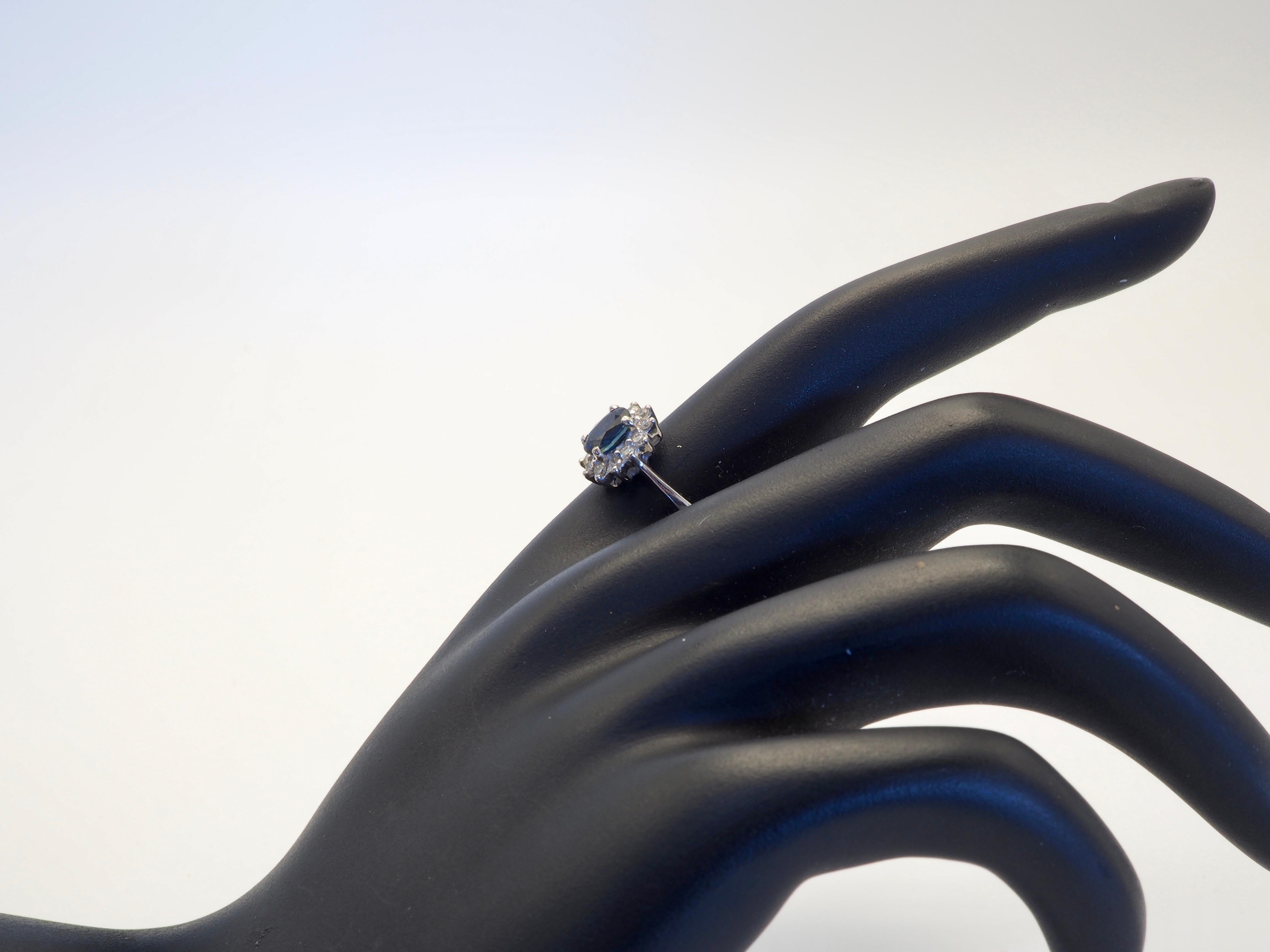 Anillo de oro blanco de 18 quilates con zafiro azul de 0,74 ct y diamante fino de 0,20 ct en venta 2
