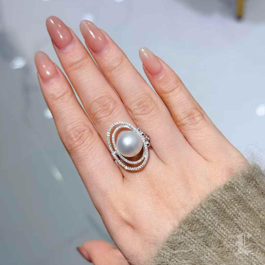 Uncut 【Lustre Arc】Celestial Orbit Aurora South Sea Pearl Diamond Ring For Sale