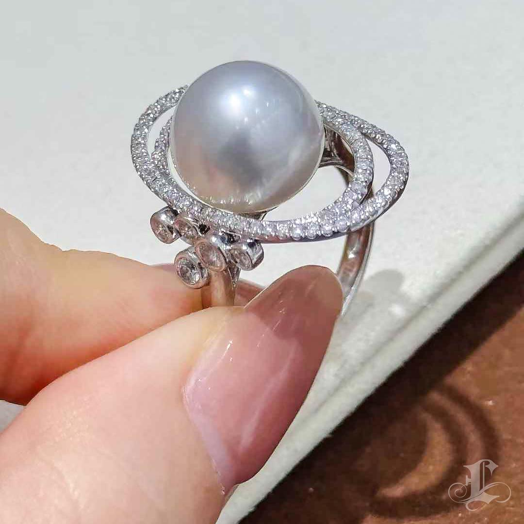 【Lustre Arc】Celestial Orbit Aurora South Sea Pearl Diamond Ring For Sale 1