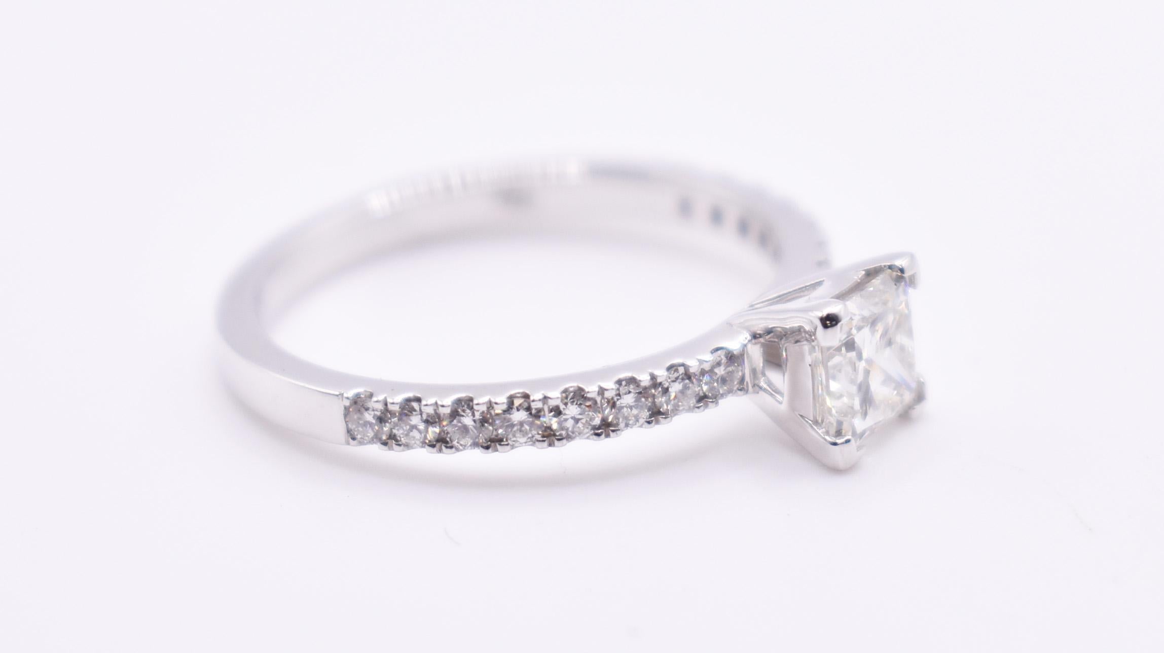 18K White Gold 0.74ct Princess Cut Diamond Engagement Ring  In Excellent Condition For Sale In Chelmsford, GB