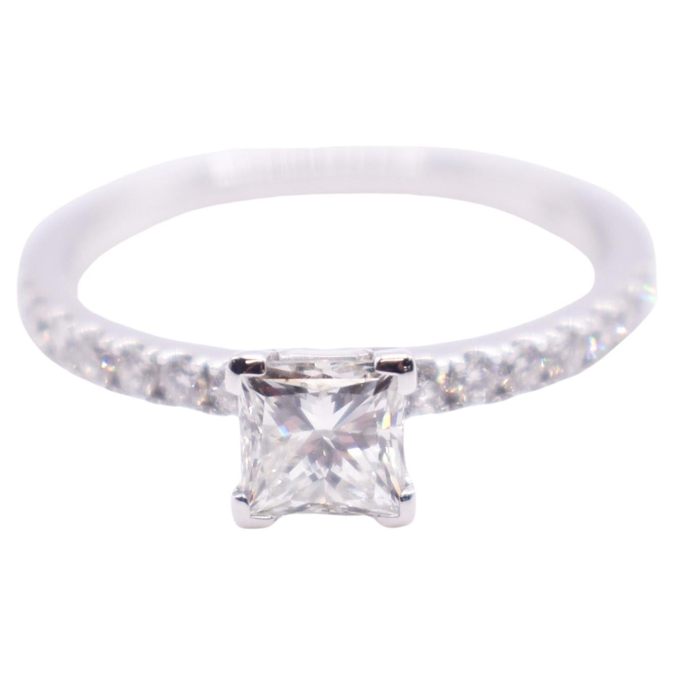 Bague de fiançailles en or blanc 18K avec diamant taille princesse de 0,74ct 