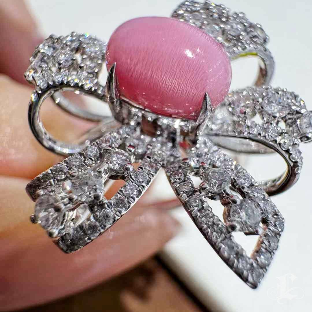 【Conchéa】Ballet Bow Conch Pearl & Diamond Ring — 1.74ct For Sale 3