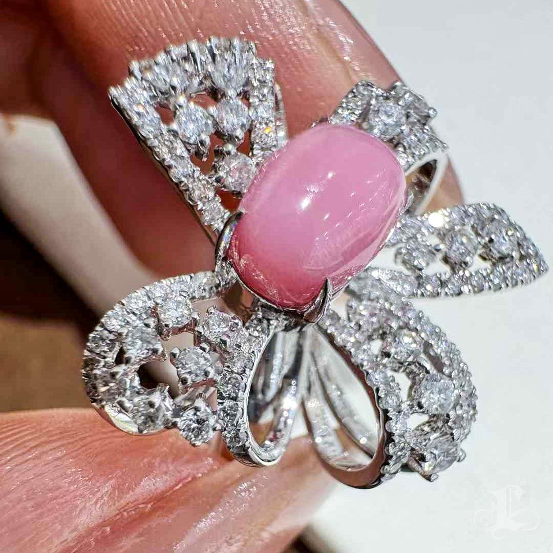 【Conchéa】Ballet Bow Conch Pearl & Diamond Ring — 1.74ct For Sale 4