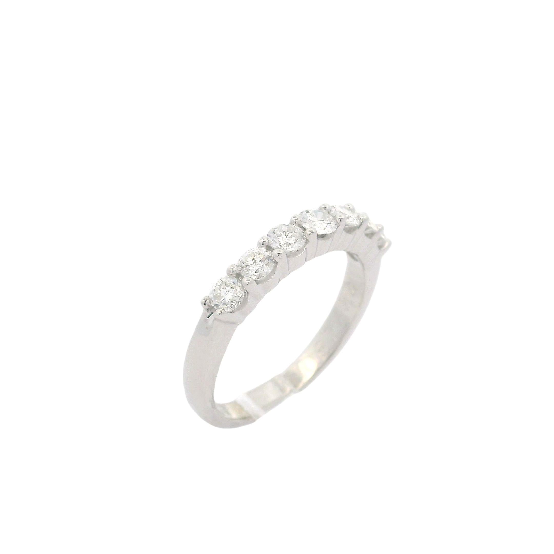 18k White Gold 0.75ctw Round Brilliant Cut Classic 7 Stone Diamond Band Ring For Sale 6
