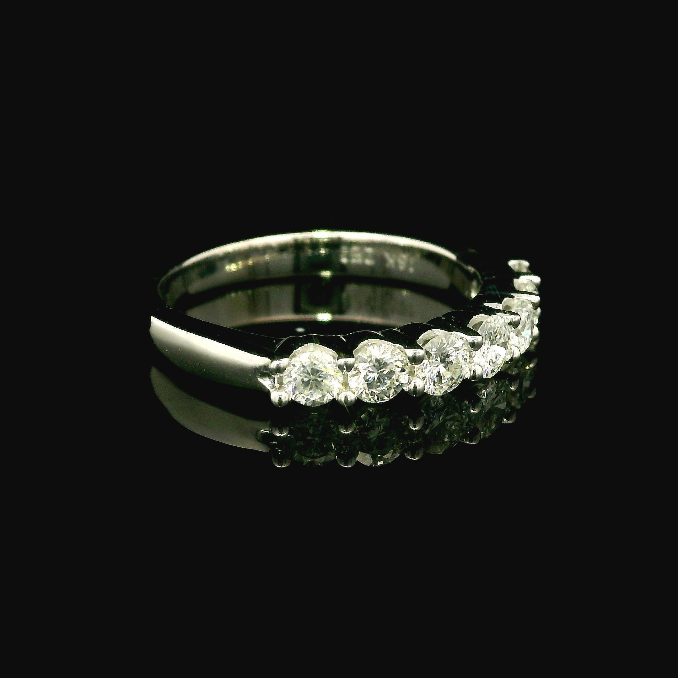 18k White Gold 0.75ctw Round Brilliant Cut Classic 7 Stone Diamond Band Ring In Excellent Condition For Sale In Montclair, NJ