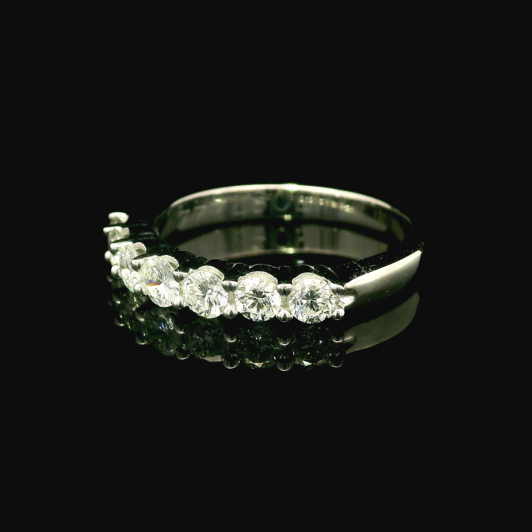 Women's 18k White Gold 0.75ctw Round Brilliant Cut Classic 7 Stone Diamond Band Ring For Sale