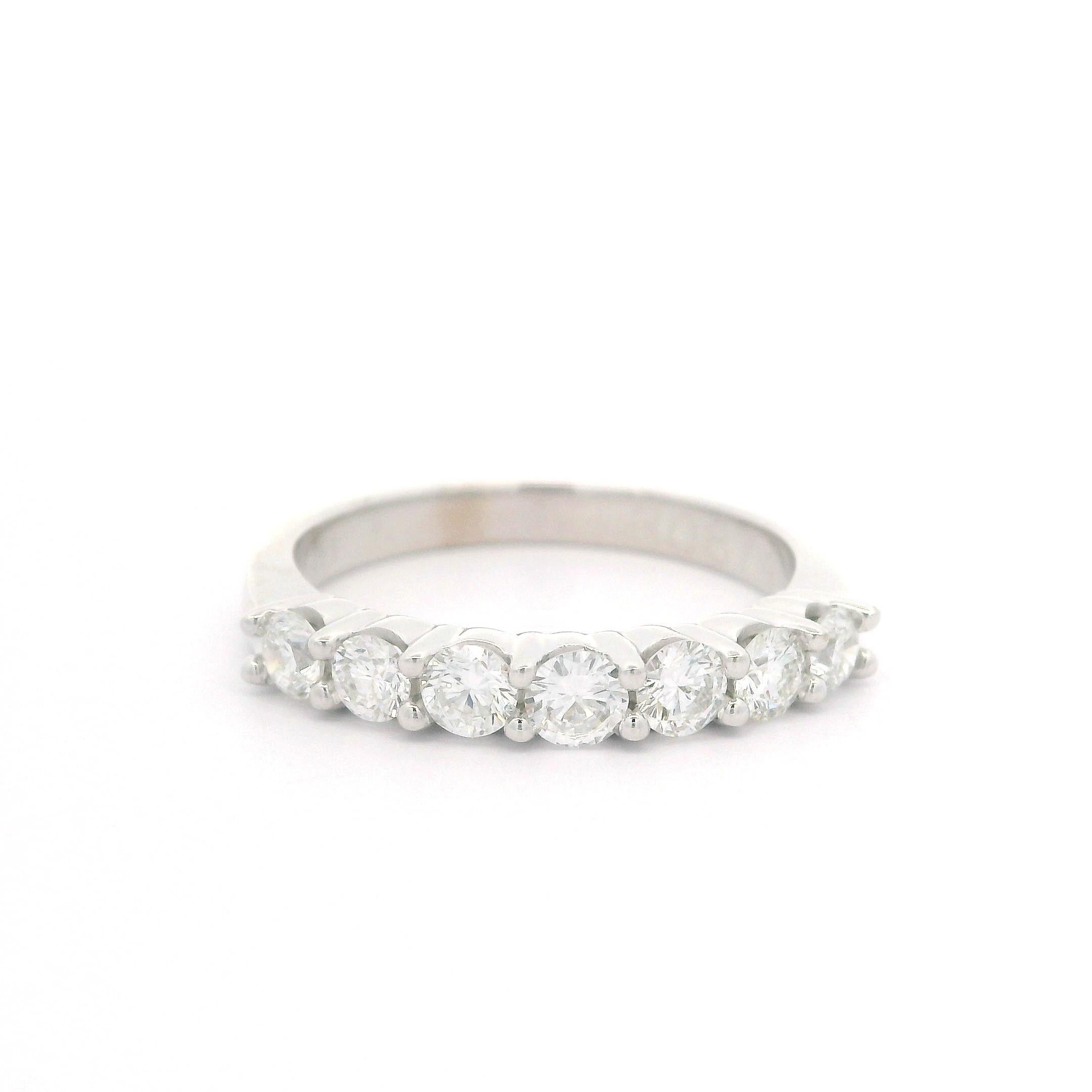 18k White Gold 0.75ctw Round Brilliant Cut Classic 7 Stone Diamond Band Ring For Sale 1