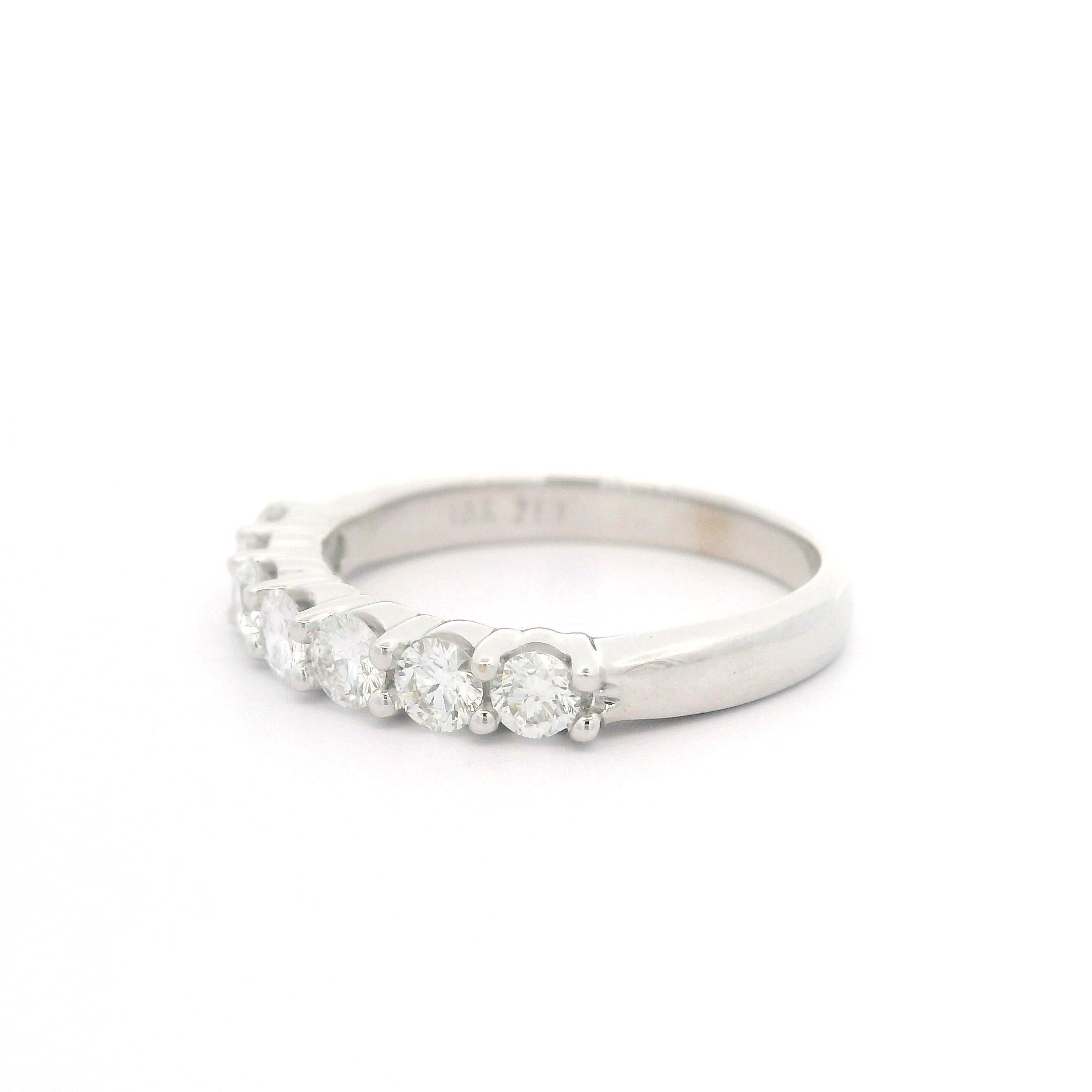 18k White Gold 0.75ctw Round Brilliant Cut Classic 7 Stone Diamond Band Ring For Sale 3