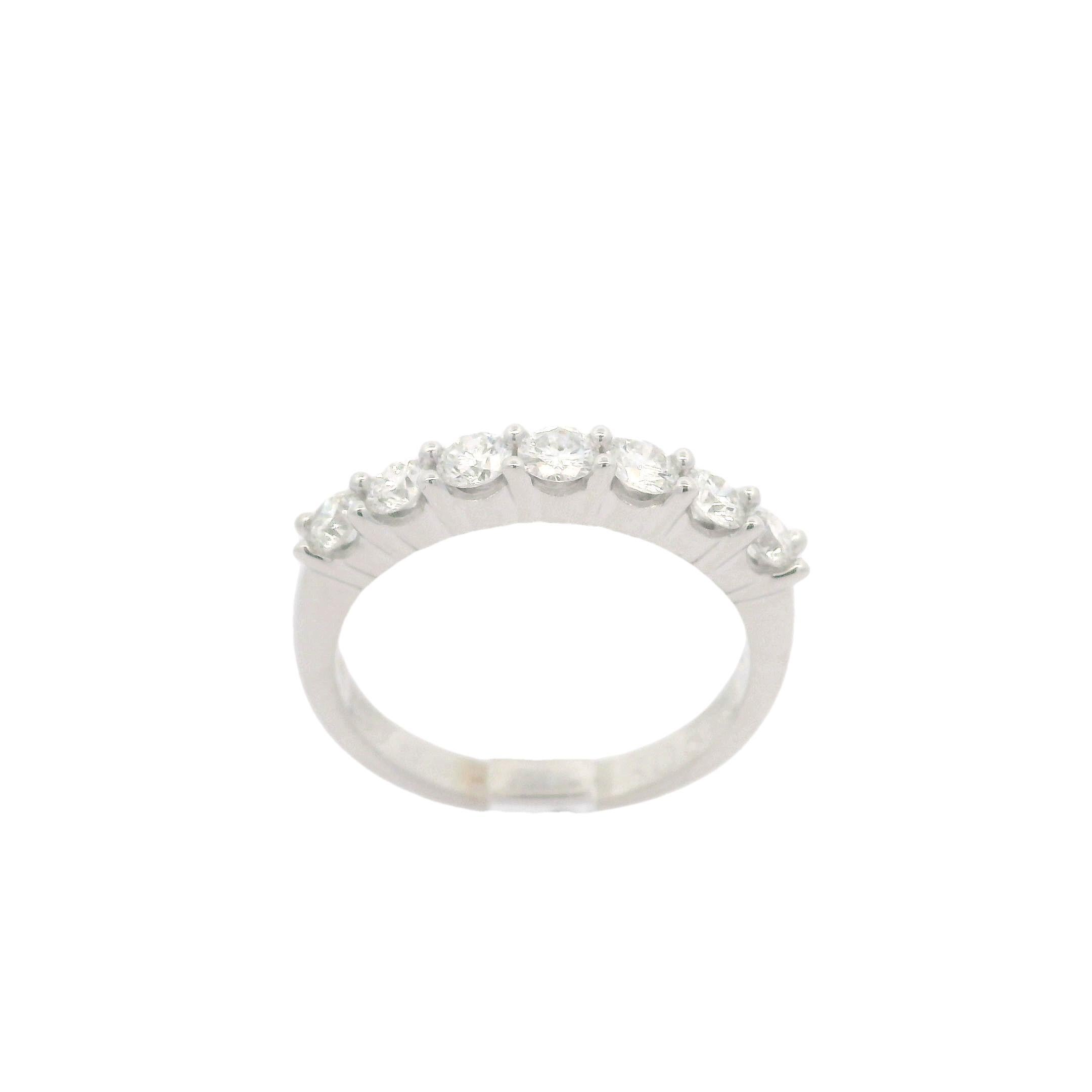 18k White Gold 0.75ctw Round Brilliant Cut Classic 7 Stone Diamond Band Ring For Sale 5