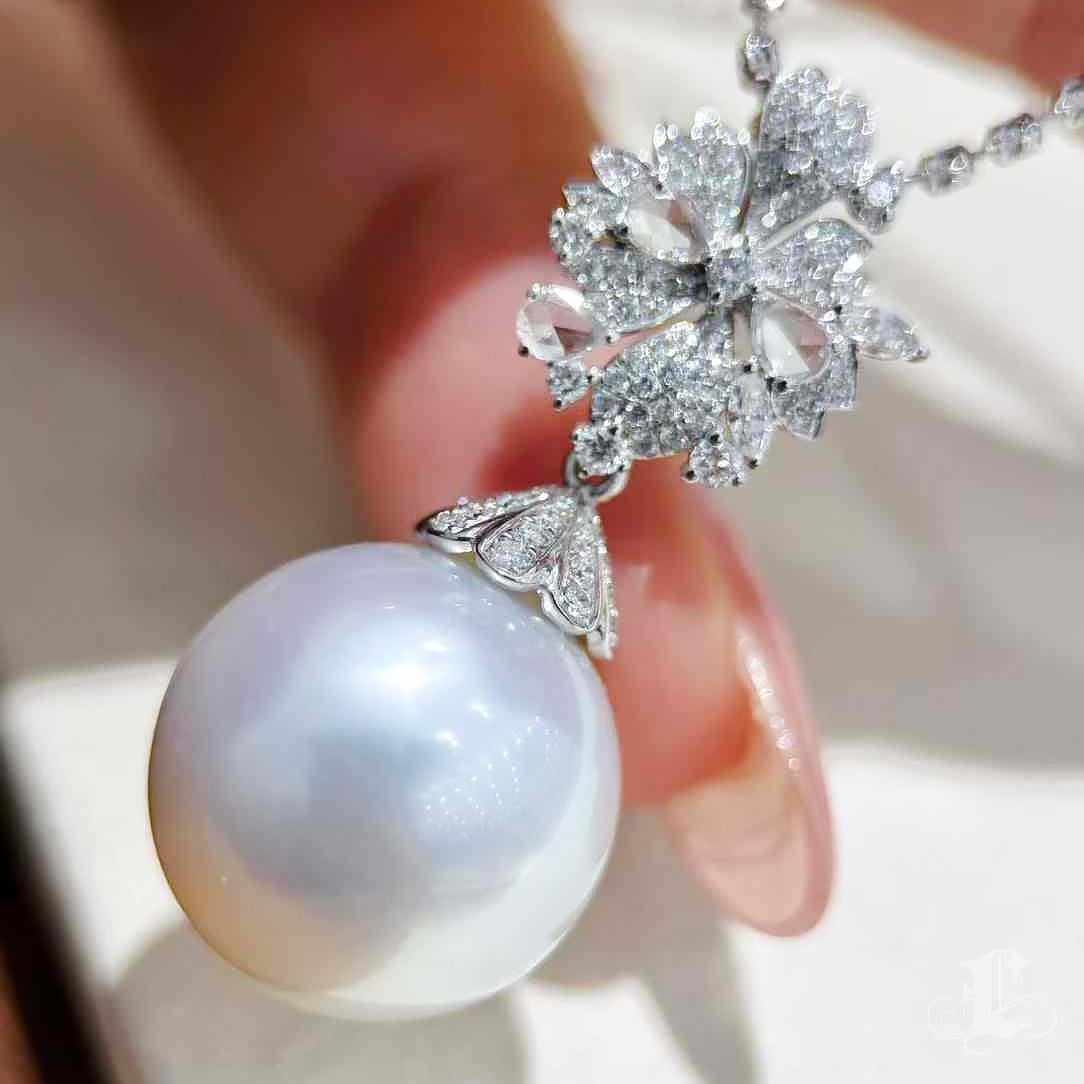 【Vine Symphony】Ice Bloom Aurora South Sea Pearl Diamond Pendant For Sale 1