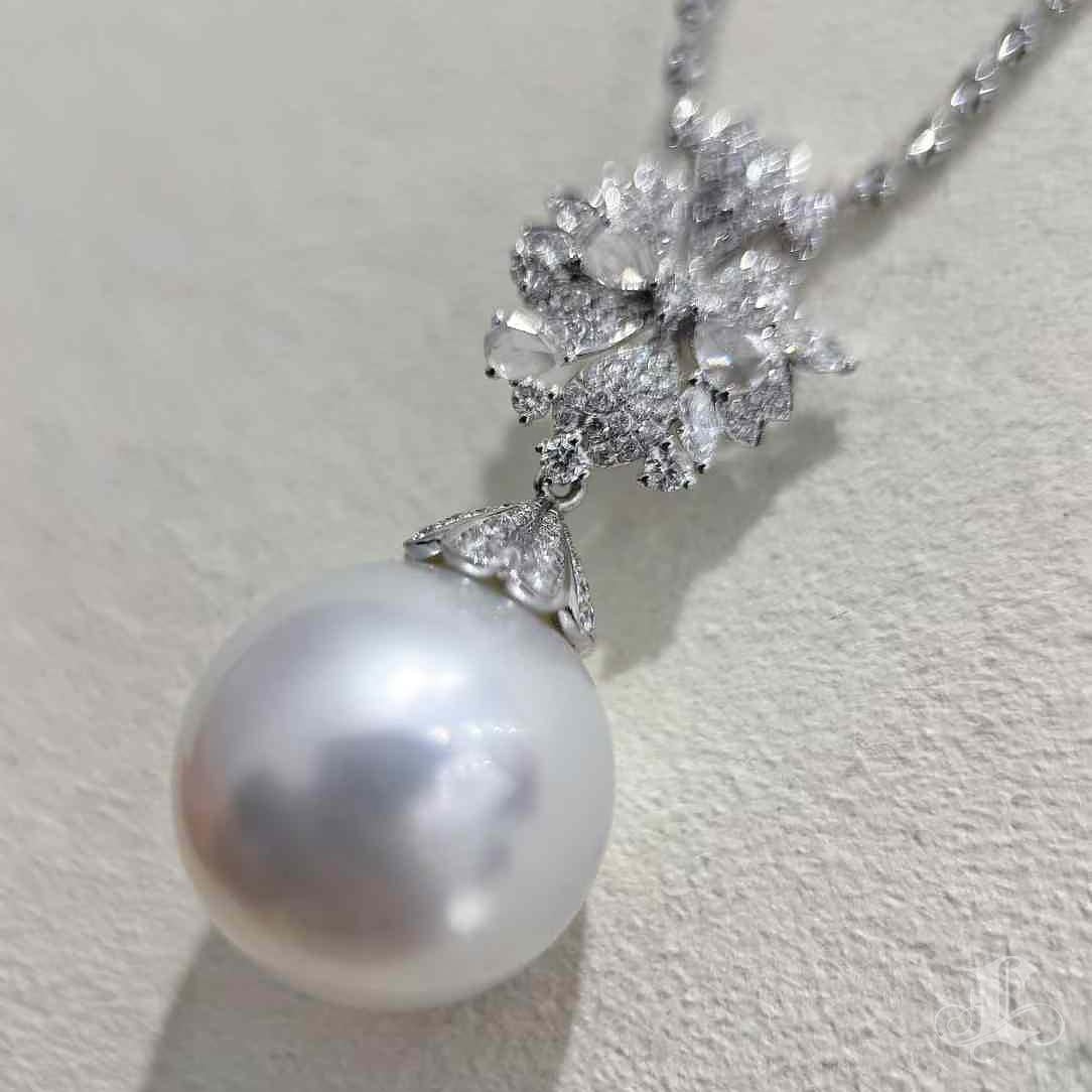 【Vine Symphony】Ice Bloom Aurora South Sea Pearl Diamond Pendant For Sale 3