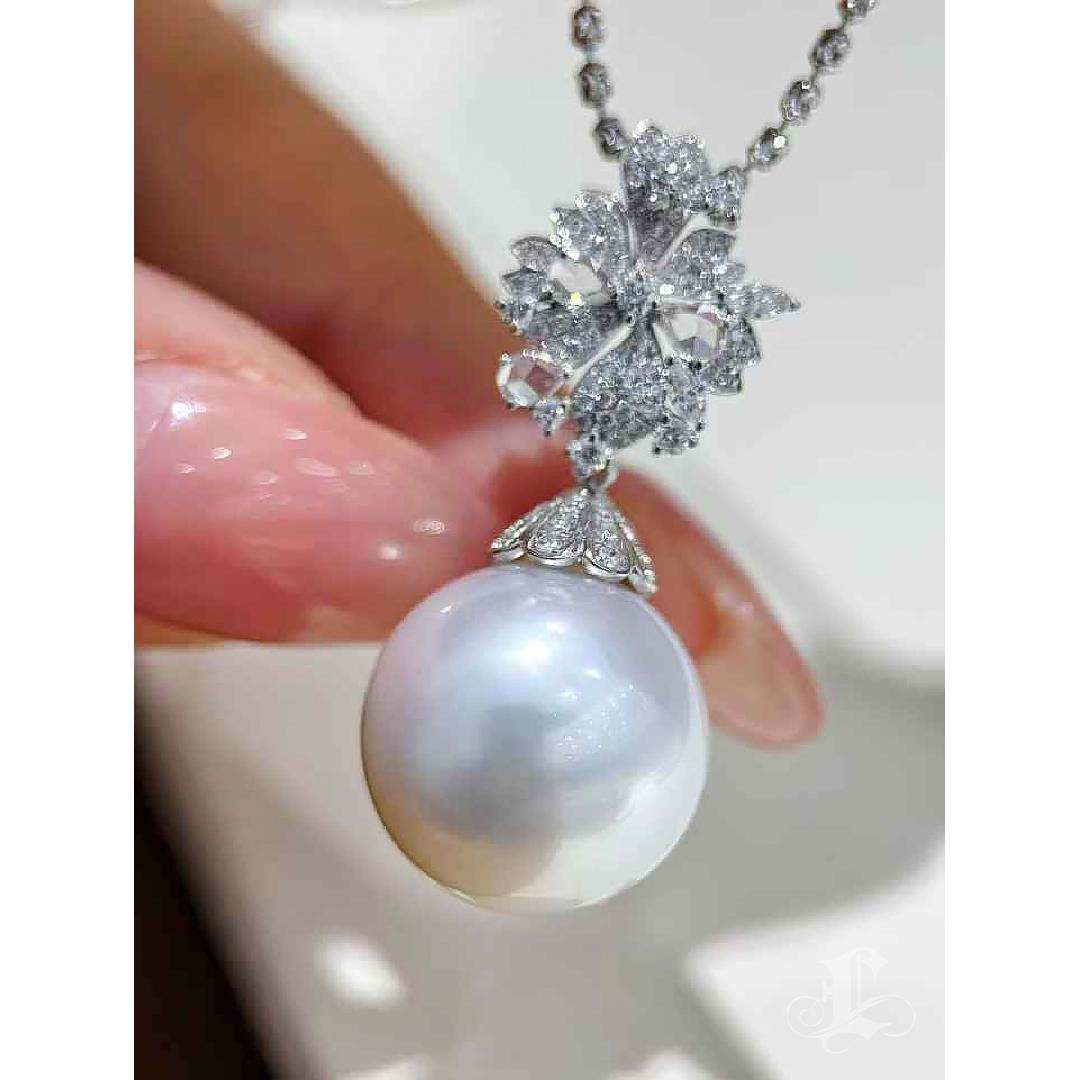 【Vine Symphony】Ice Bloom Aurora South Sea Pearl Diamond Pendant For Sale 4