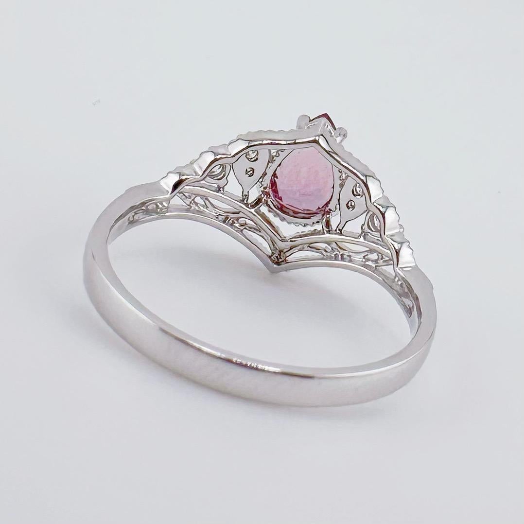 da uomo o donna Anello con zaffiro Padparadscha non riscaldato in oro bianco 18K da 0,77 CT e diamanti in vendita