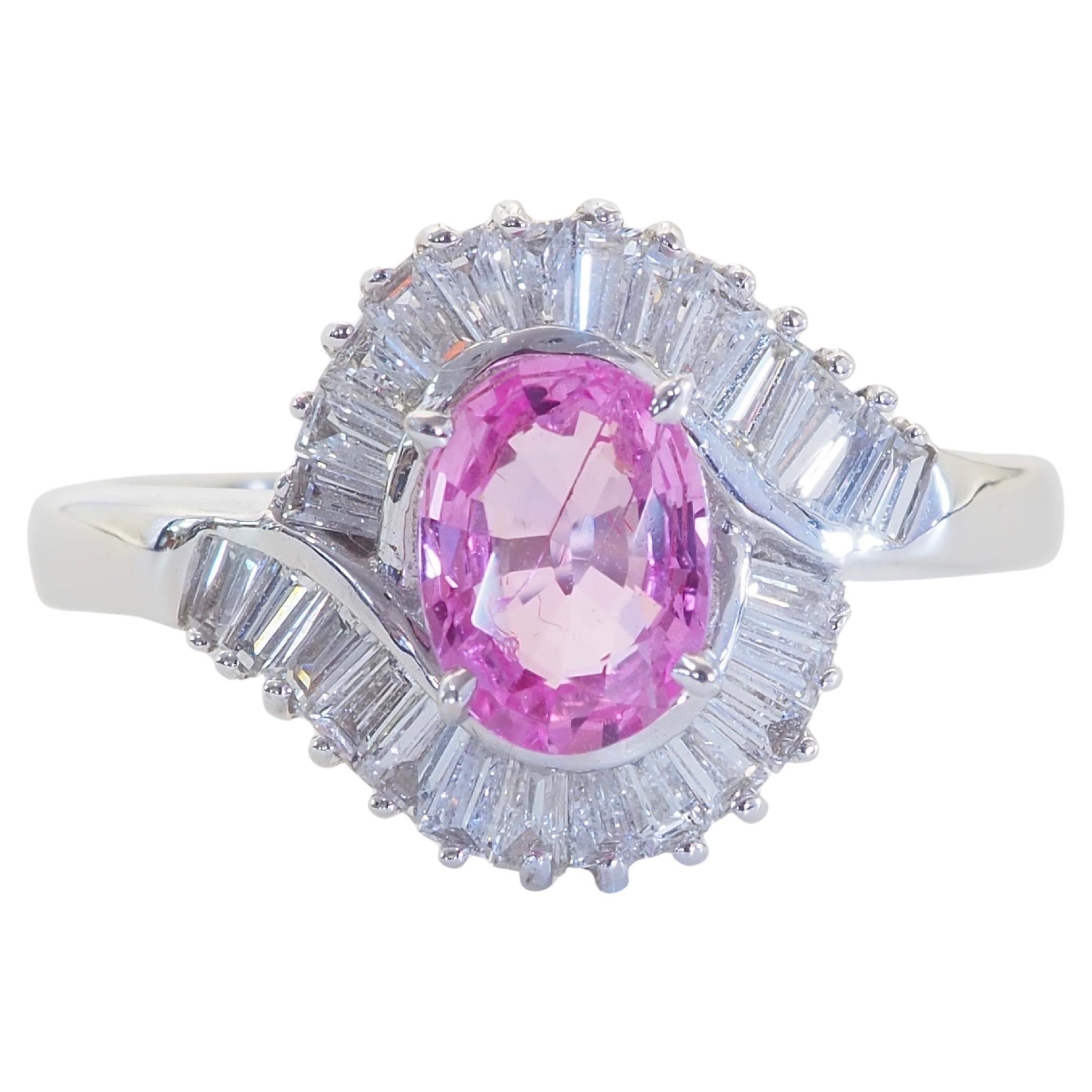 Bague en or blanc 18K avec saphir rose ovale de 0,77ct et diamant baguette de 0,47ct