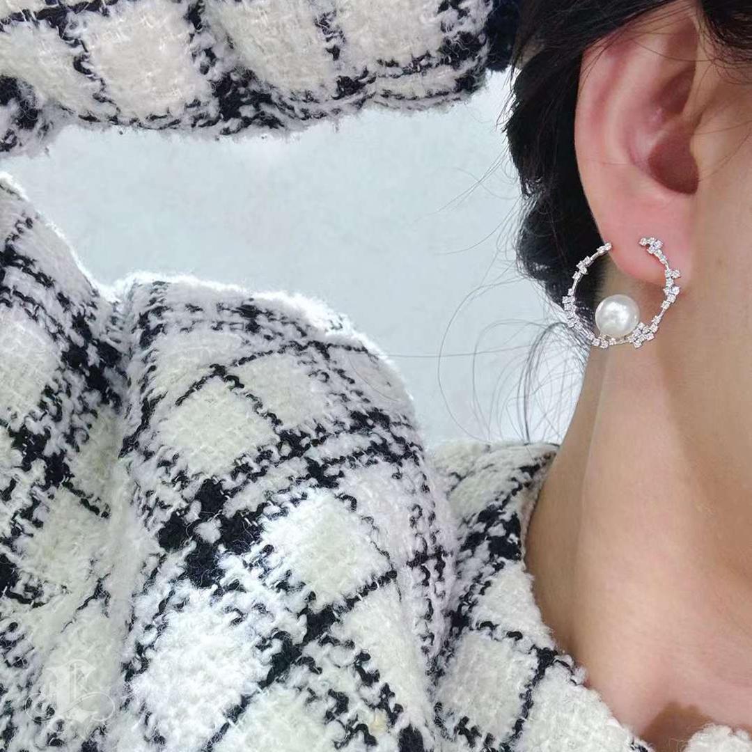Uncut 【Lustre Arc】Meteor Arc Aurora South Sea Pearl Diamond Gala Earrings For Sale