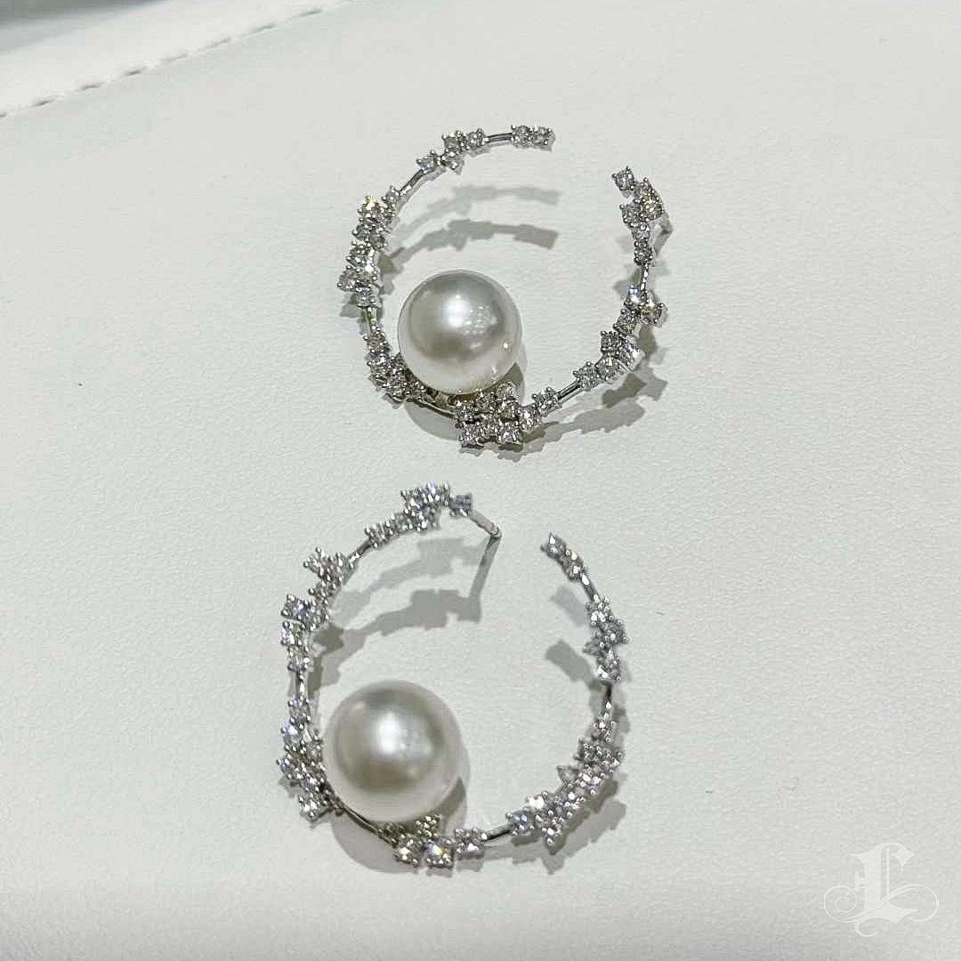 【Lustre Arc】Meteor Arc Aurora South Sea Pearl Diamond Gala Earrings For Sale 2
