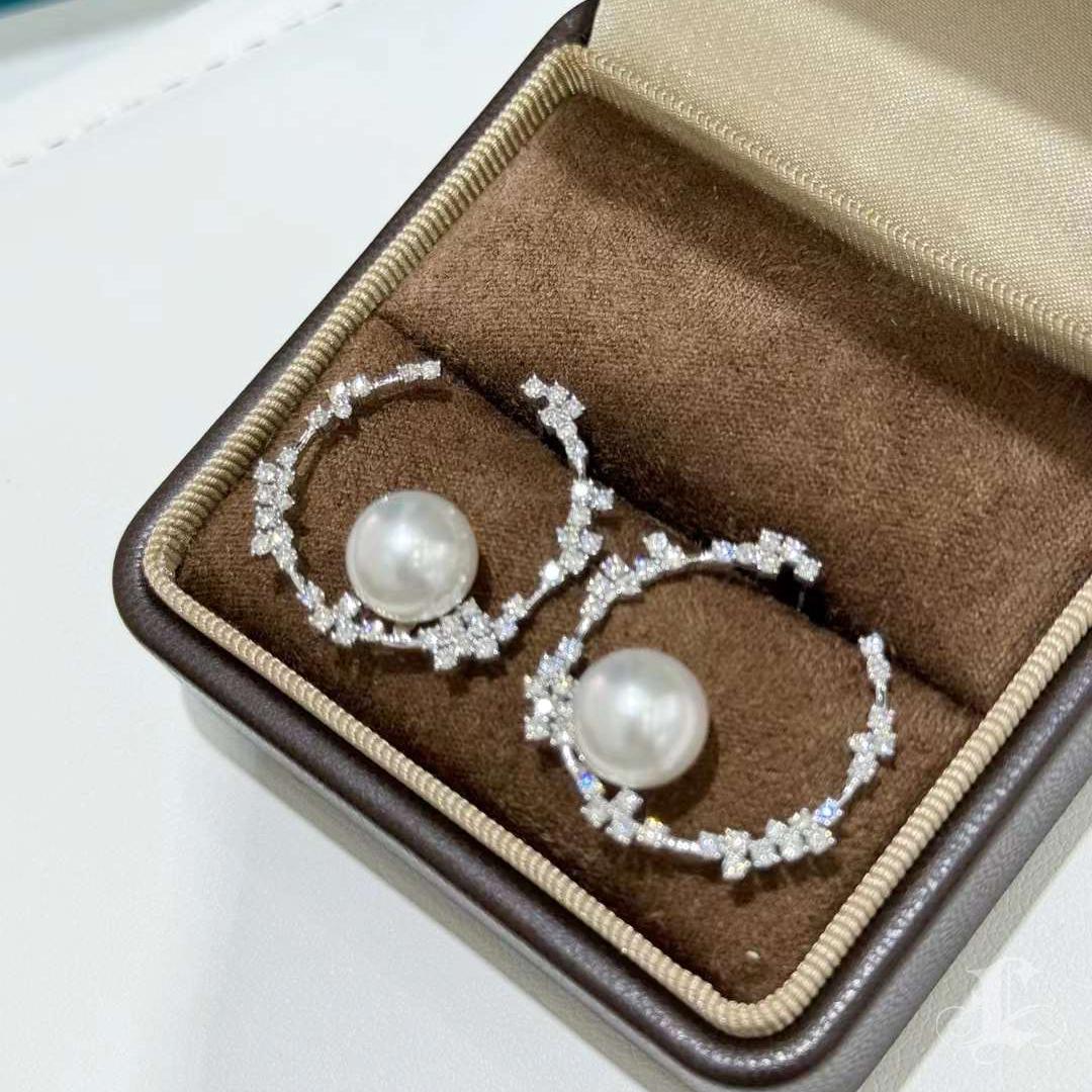 【Lustre Arc】Meteor Arc Aurora South Sea Pearl Diamond Gala Earrings For Sale 3