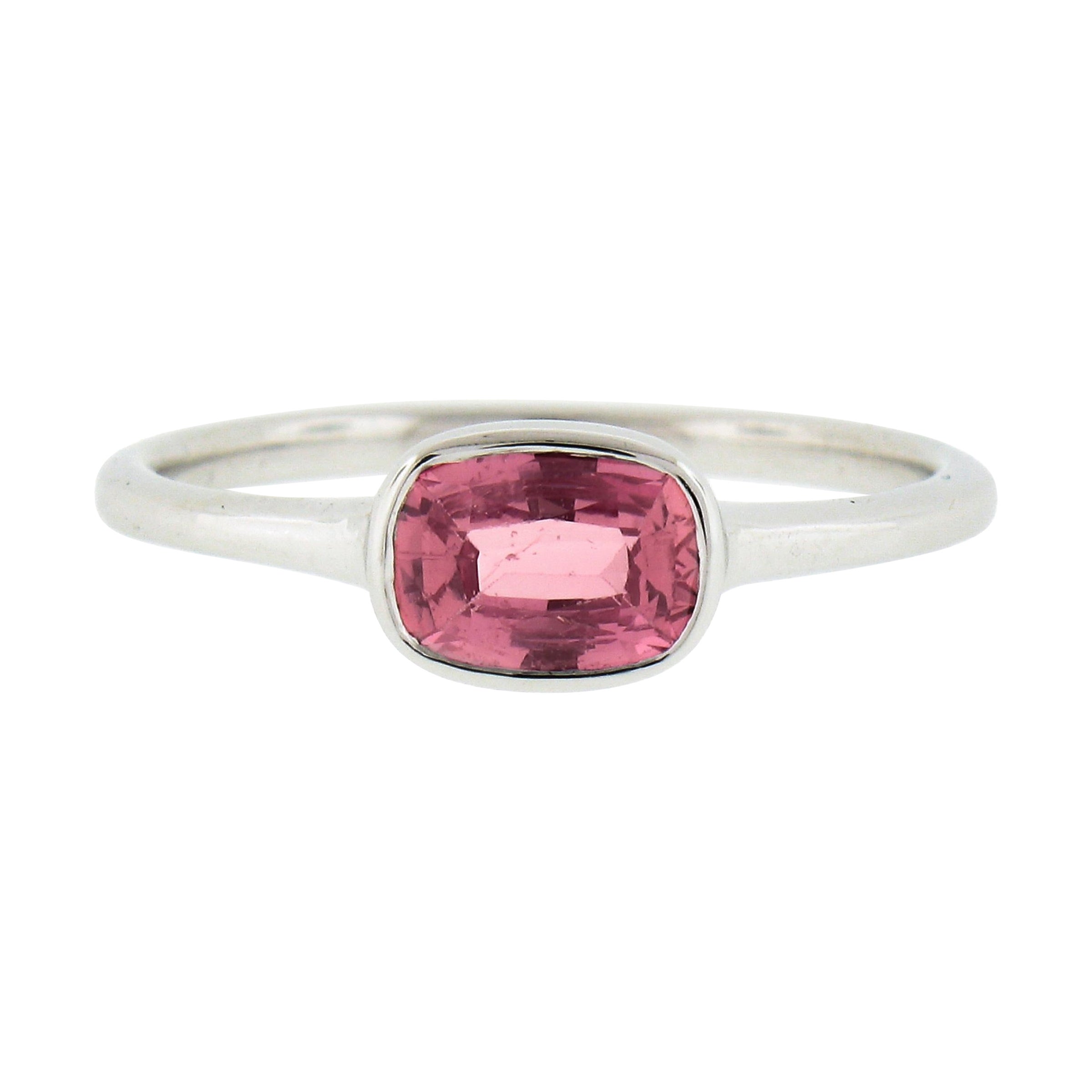 Anello solitario con zaffiro Padparadscha a cuscino GIA in oro bianco 18 carati da 0,81 ct. in vendita