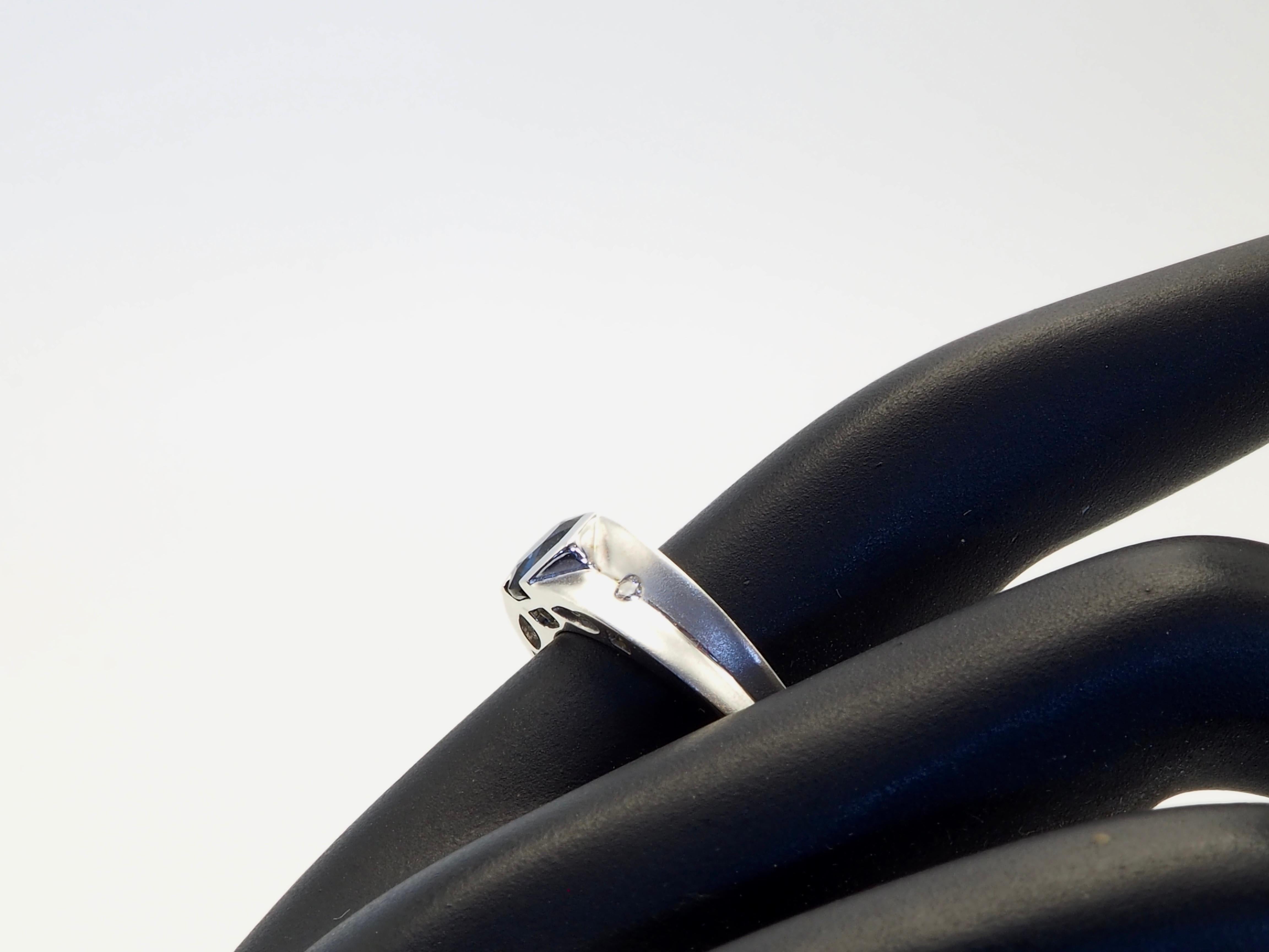 18K White Gold 0.85ct Blue Sapphire & 0.04ct Diamond Matte Band Ring 2