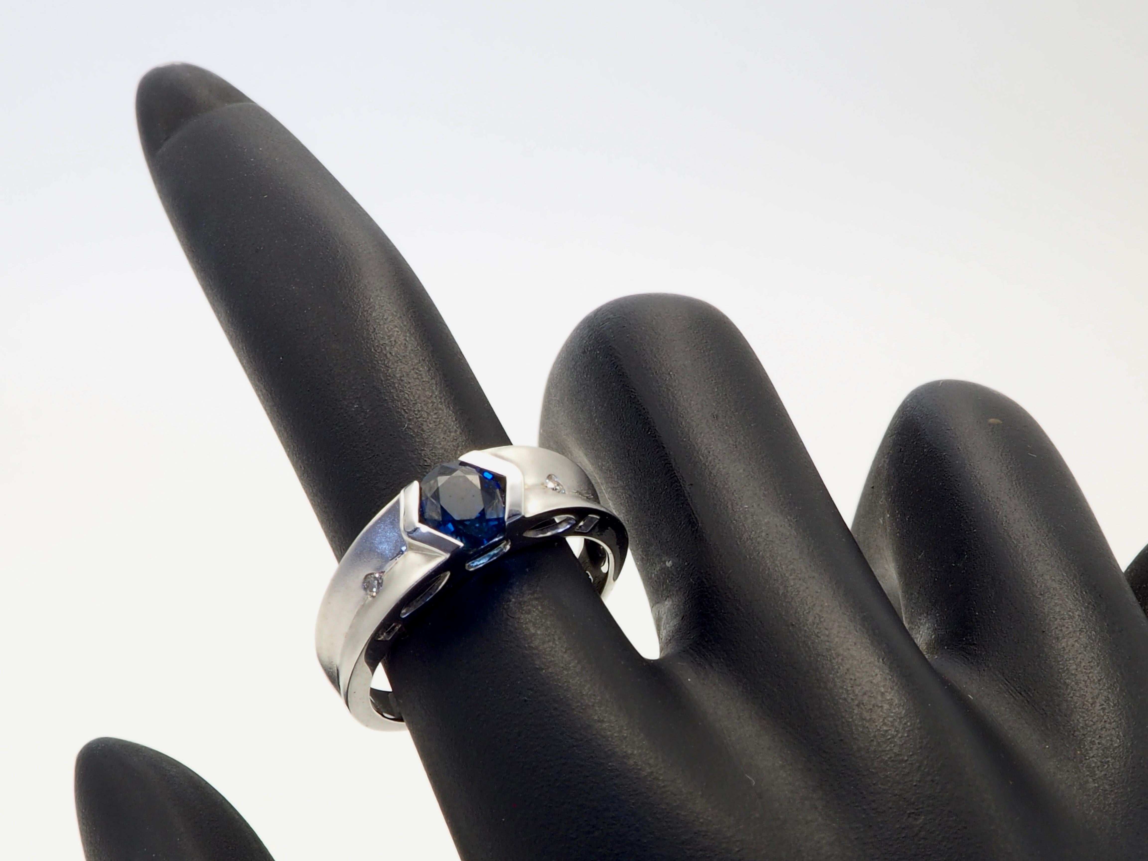 18K White Gold 0.85ct Blue Sapphire & 0.04ct Diamond Matte Band Ring 3