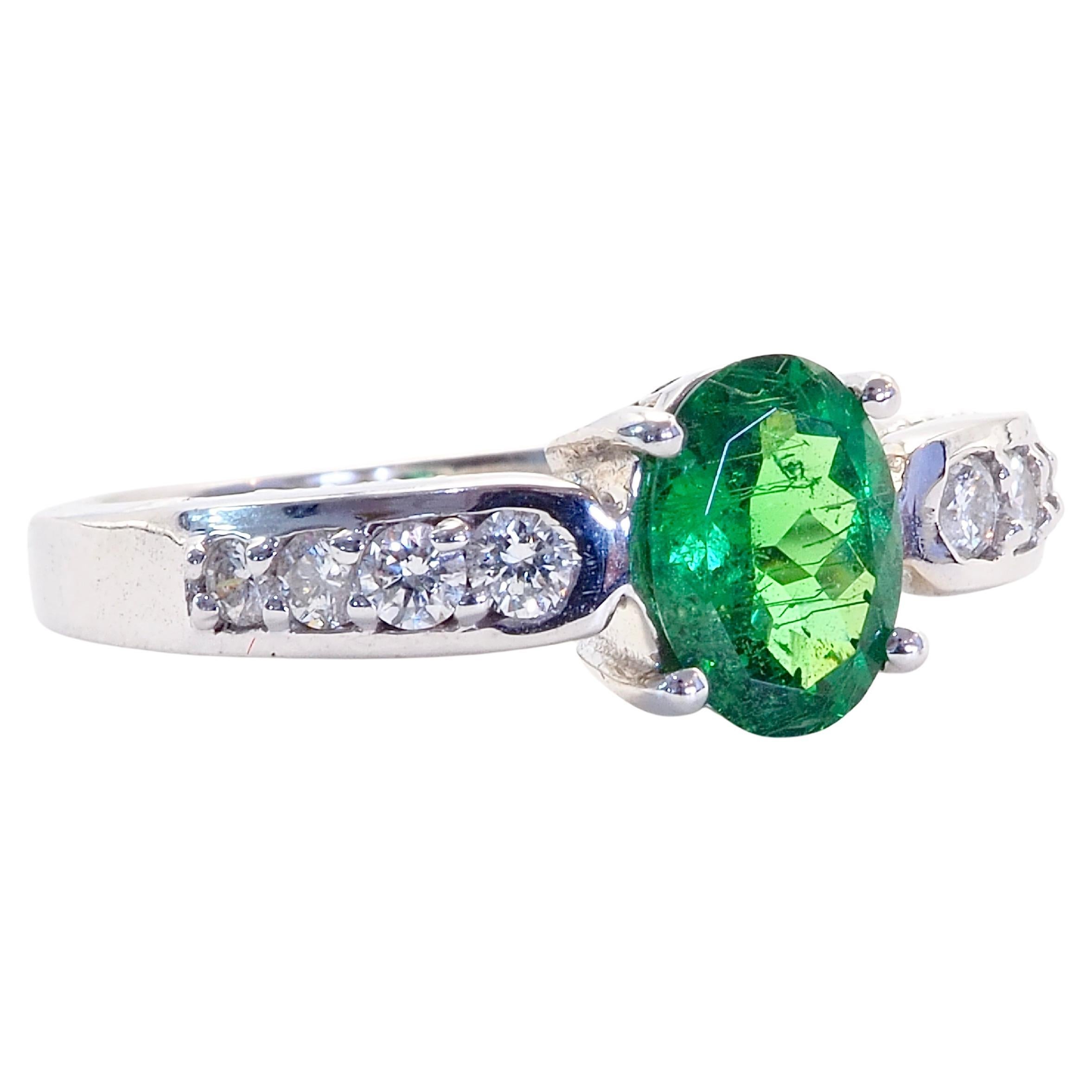 18K White Gold 0.88ct Oval Tsavorite & 0.39ct Diamond Ring In New Condition For Sale In เกาะสมุย, TH