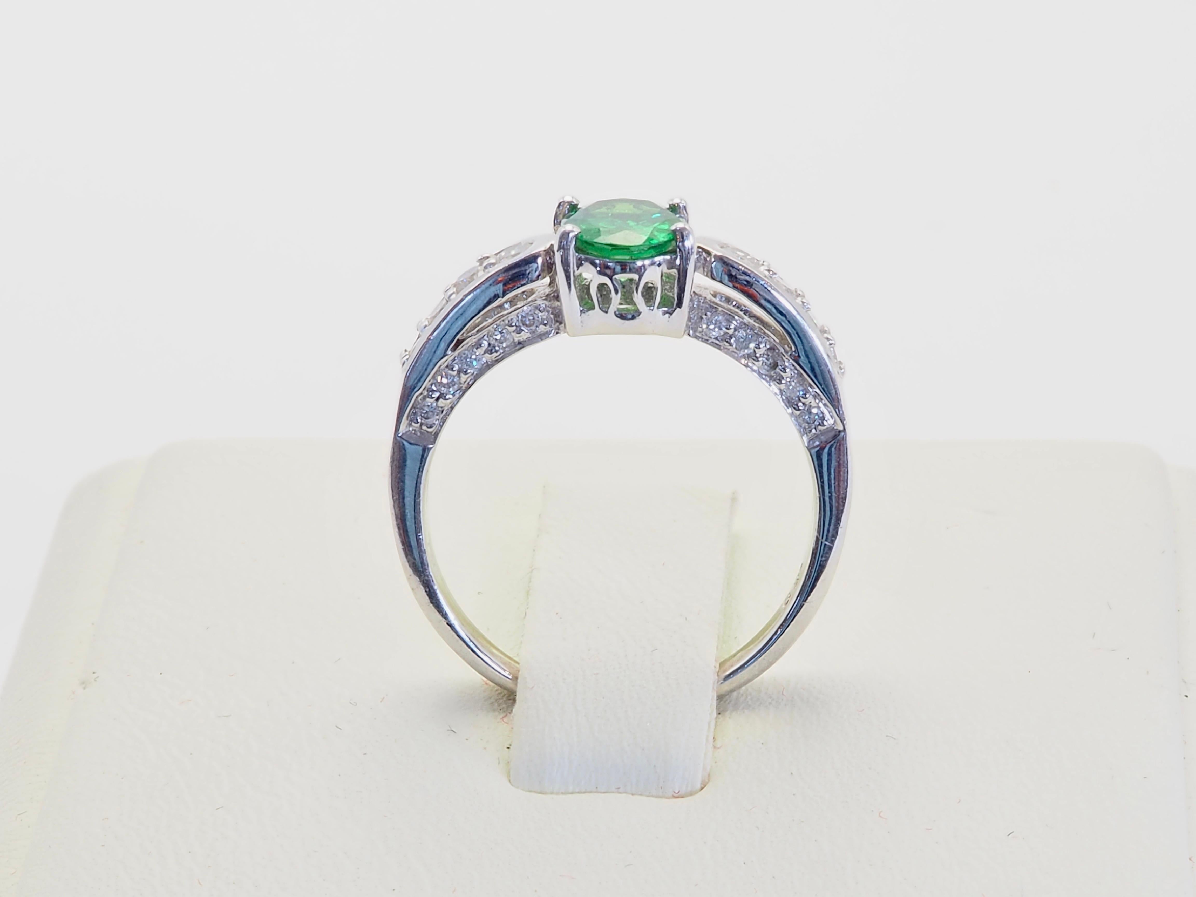 18K White Gold 0.88ct Oval Tsavorite & 0.39ct Diamond Ring For Sale 4