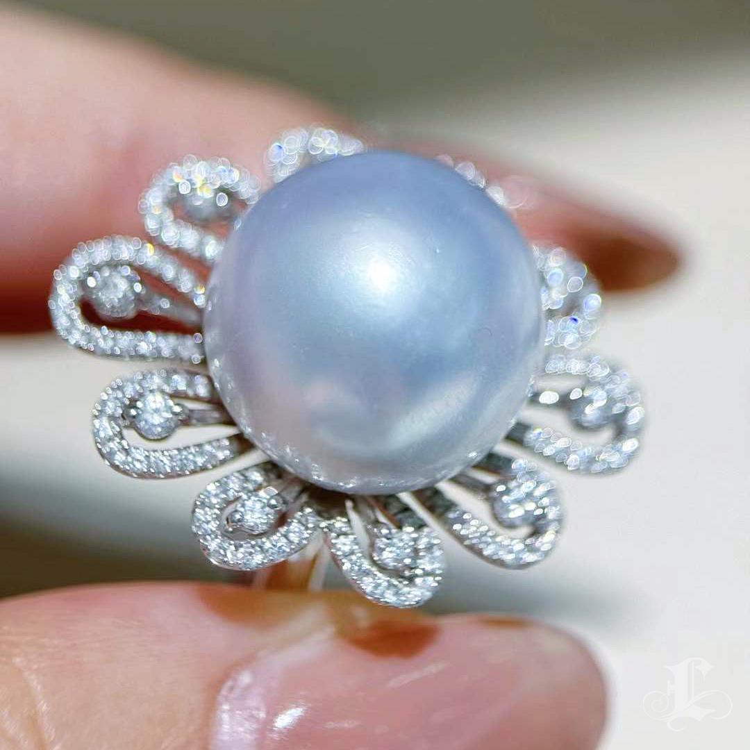 【Vine Symphony】Aurora Bloom South Sea Pearl Diamond Cocktail Ring For Sale 2