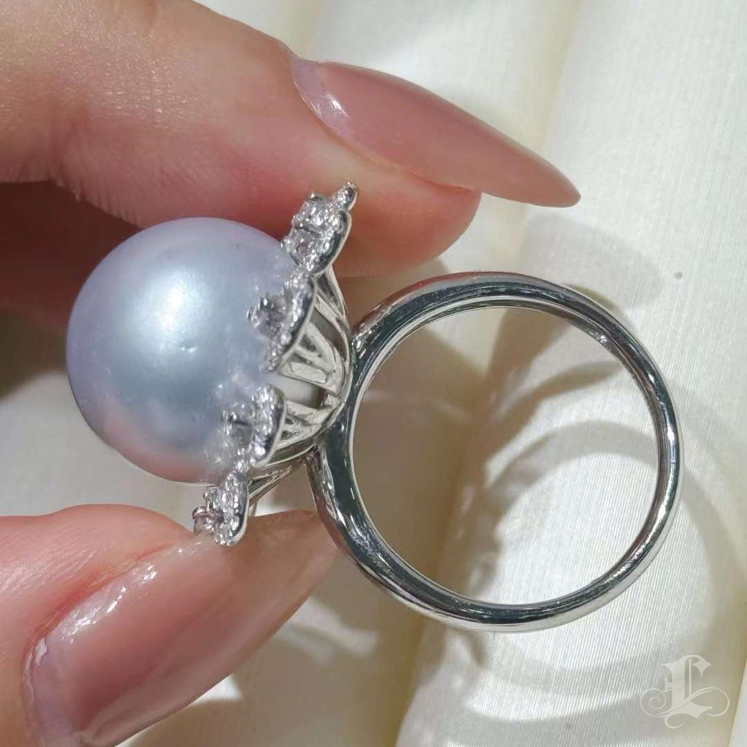 【Vine Symphony】Aurora Bloom South Sea Pearl Diamond Cocktail Ring For Sale 3