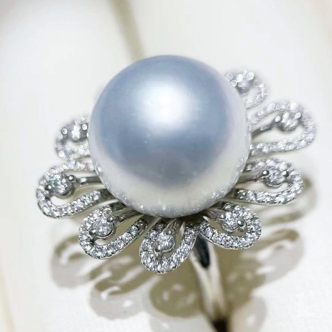 【Vine Symphony】Aurora Bloom South Sea Pearl Diamond Cocktail Ring For Sale 4