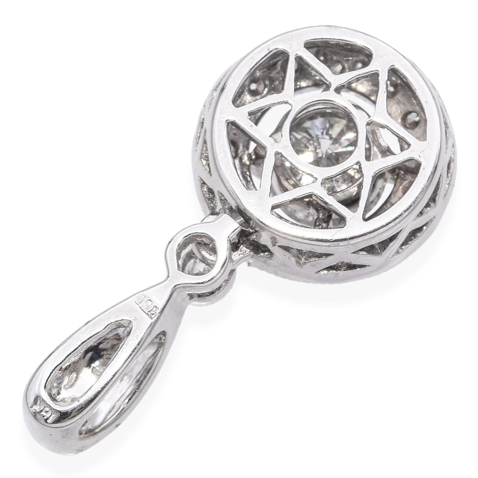 Pendentif en or blanc 18 carats avec diamants 0,91 carat Bon état - En vente à New York, NY