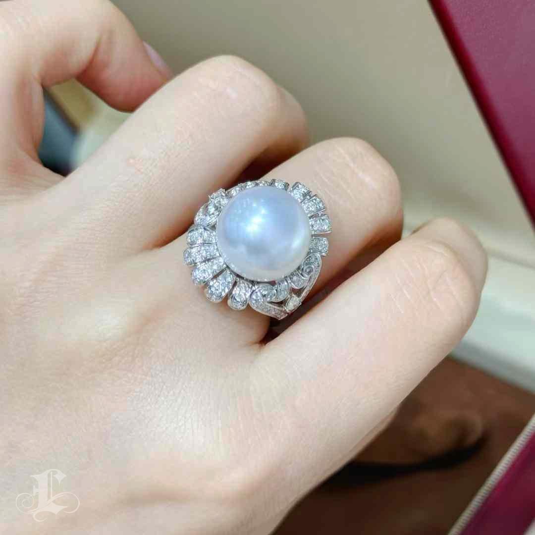 【Crown Radiance】Regal Fan Aurora Südsee Perle & Diamant Barock-inspirierten Ring (Ungeschliffen) im Angebot