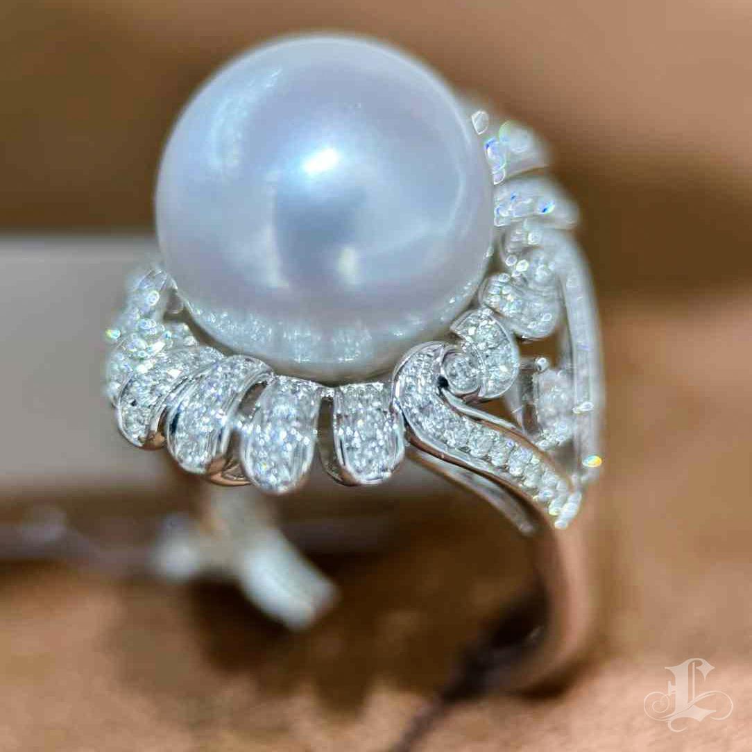 【Crown Radiance】Regal Fan Aurora Südsee Perle & Diamant Barock-inspirierten Ring im Zustand „Neu“ im Angebot in New York, NY