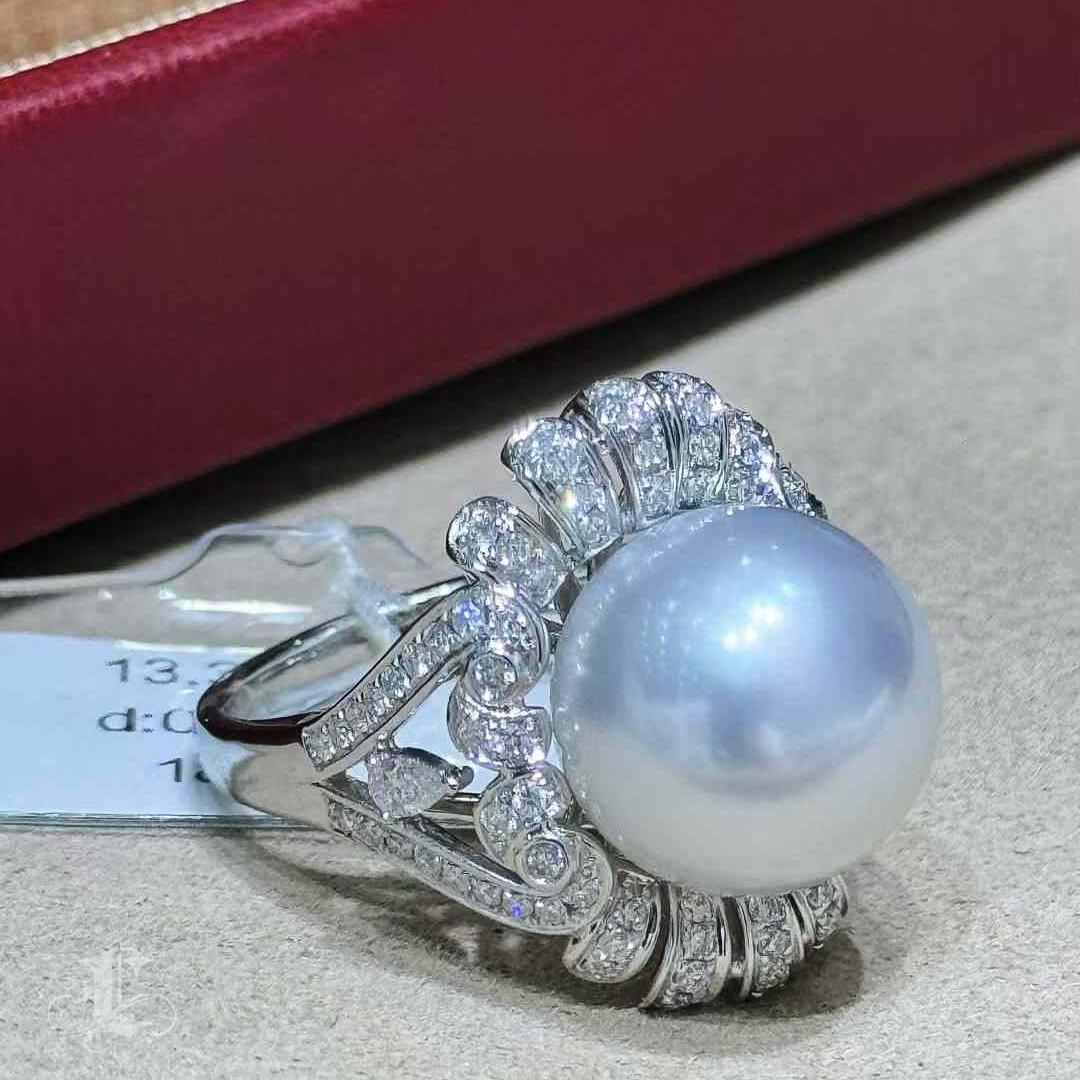 【Crown Radiance】Regal Fan Aurora Südsee Perle & Diamant Barock-inspirierten Ring im Angebot 2