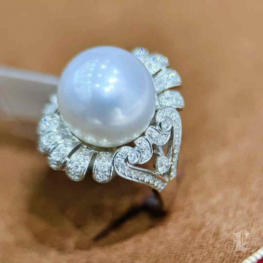 【Crown Radiance】Regal Fan Aurora Südsee Perle & Diamant Barock-inspirierten Ring im Angebot 3