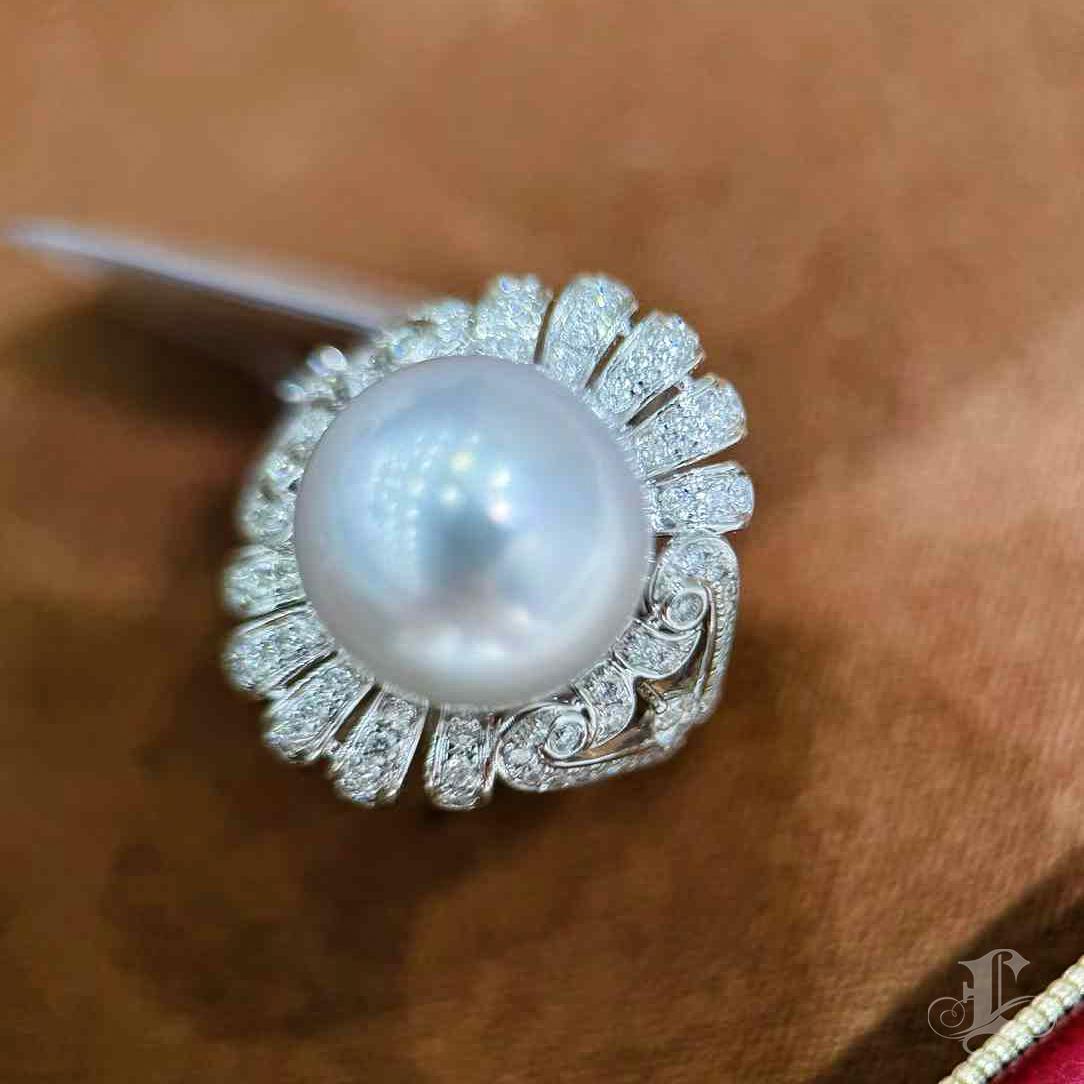 【Crown Radiance】Regal Fan Aurora Südsee Perle & Diamant Barock-inspirierten Ring im Angebot 4