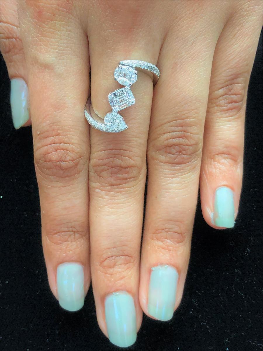 18 Karat White Gold 0.93 Carat Diamond Cocktail Ring In New Condition In New York, NY