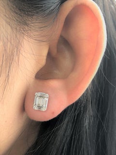 18 Karat White Gold 0.94 Carat Diamond Emerald Cluster Earrings
