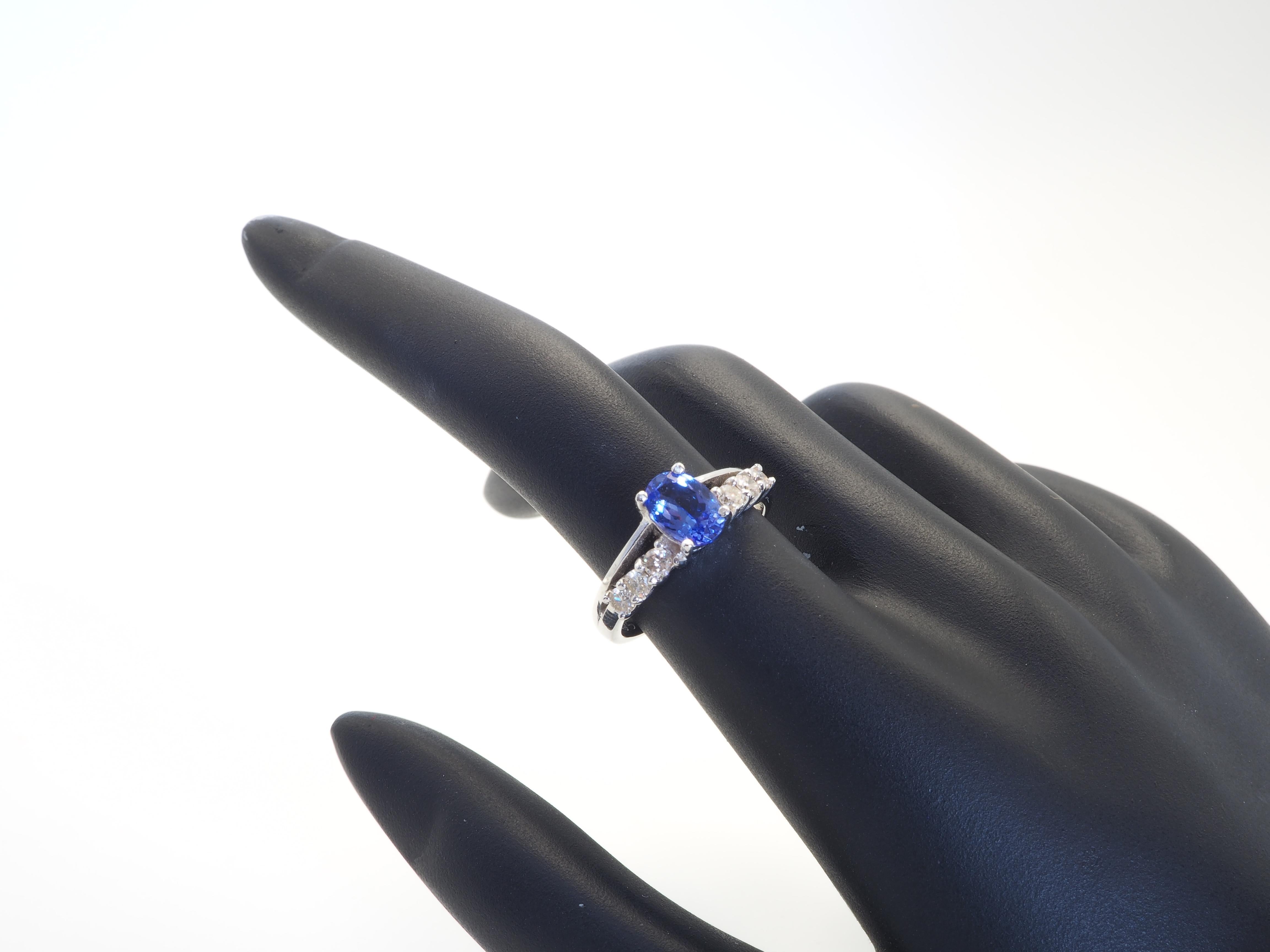 Women's 18K White Gold 0.95ct Violet Blue Tanzanite & 0.34ct Brilliant Diamond Fine Ring For Sale