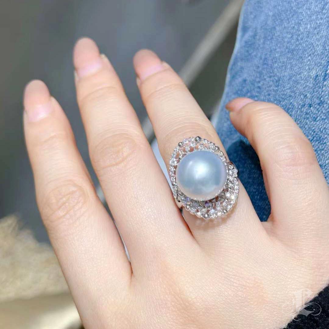 Uncut 【Lustre Arc】Aurora Bloom South Sea Pearl Diamond Filigree Ring For Sale
