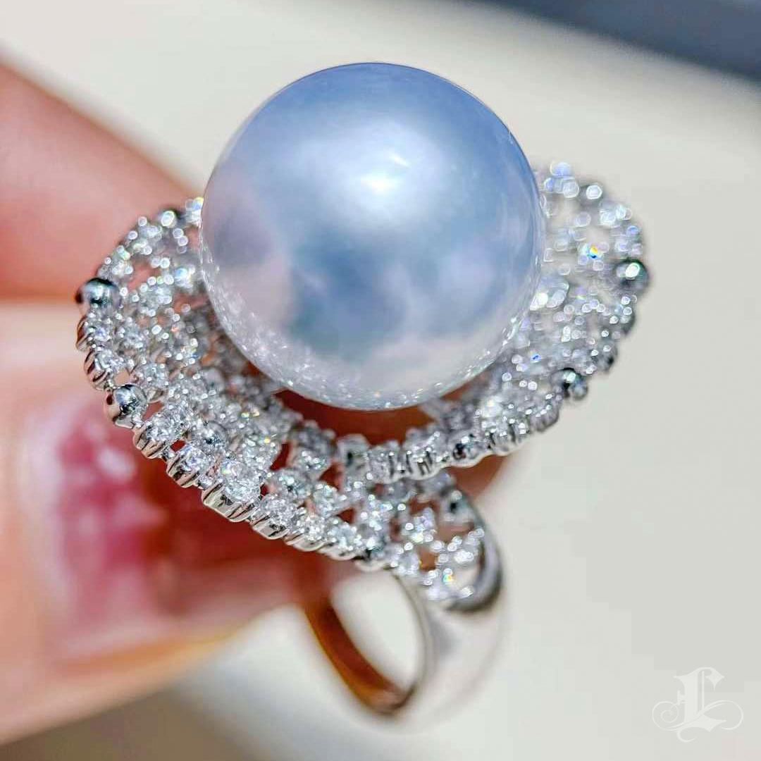 【Lustre Arc】Aurora Bloom South Sea Pearl Diamond Filigree Ring In New Condition For Sale In New York, NY