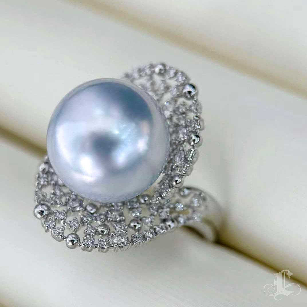 Women's 【Lustre Arc】Aurora Bloom South Sea Pearl Diamond Filigree Ring For Sale