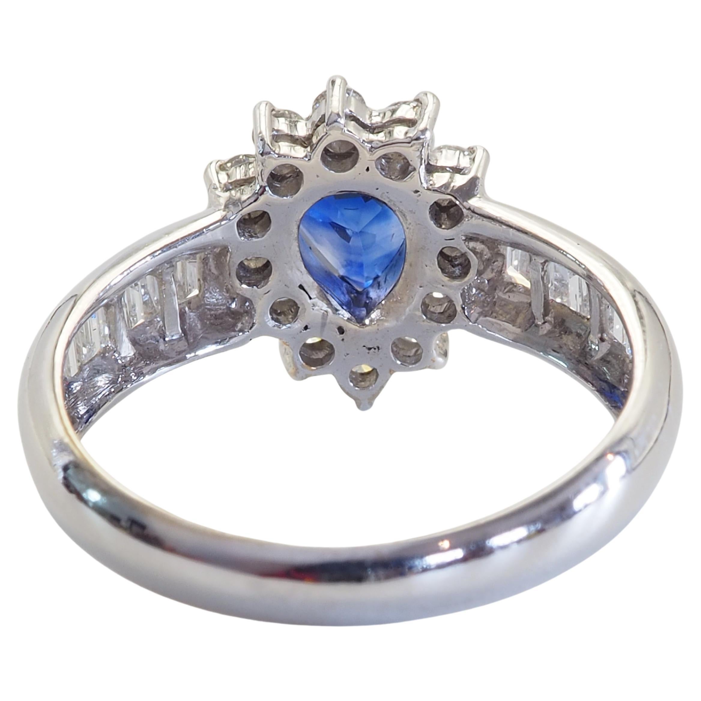 Anillo de oro blanco de 18 quilates con zafiro azul pera de 0,98 ct y diamante de 0,60 ct Corte pera en venta