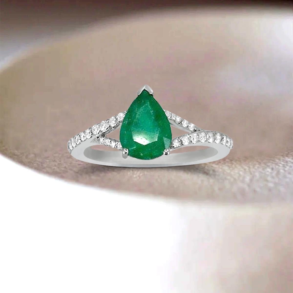 18K White Gold 0.99cts Emerald and Diamond Ring, Style# TS1024R In New Condition In New York, NY