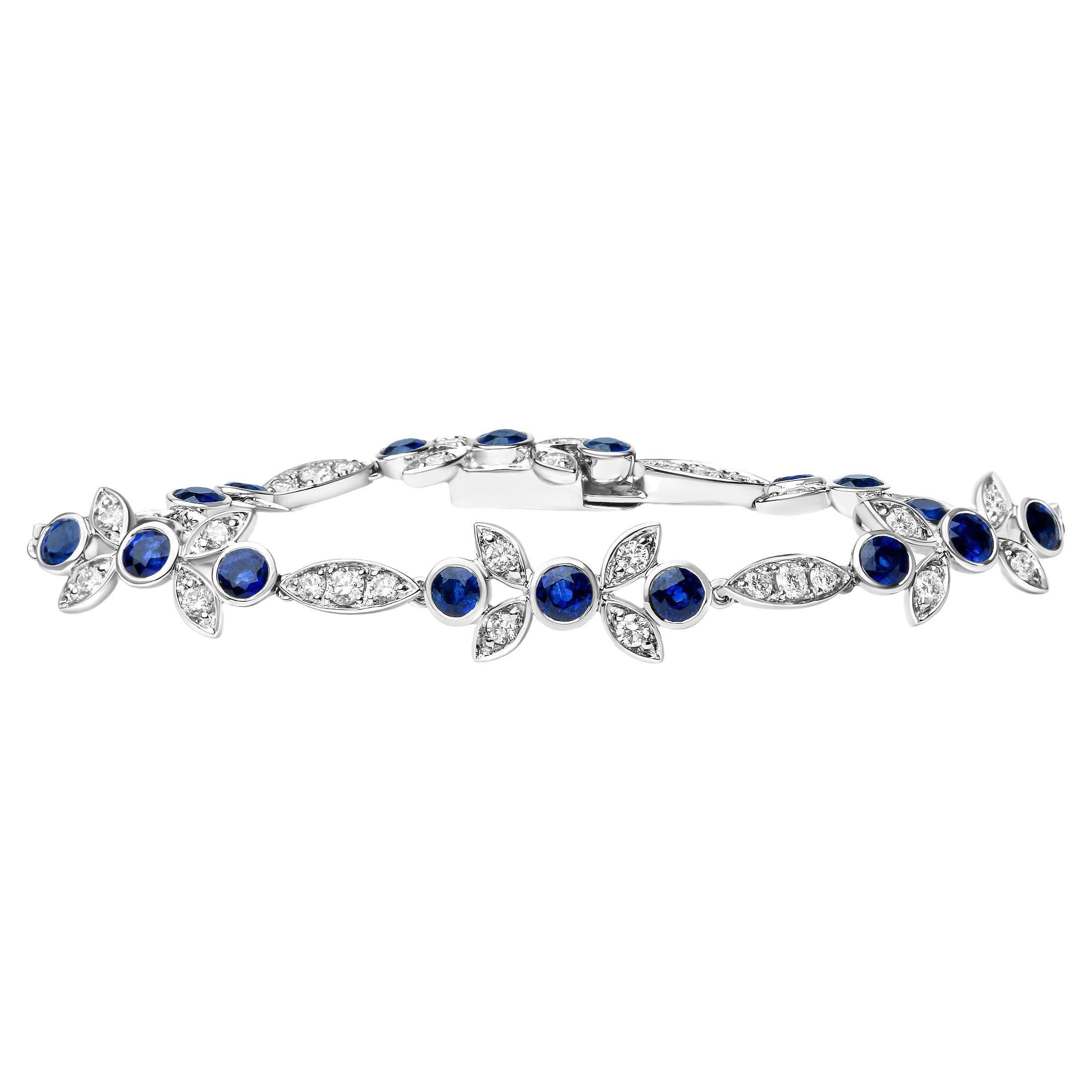 Bracelet à maillons floraux en or blanc 18 carats avec diamants de 1 3/4 carat et saphirs bleus