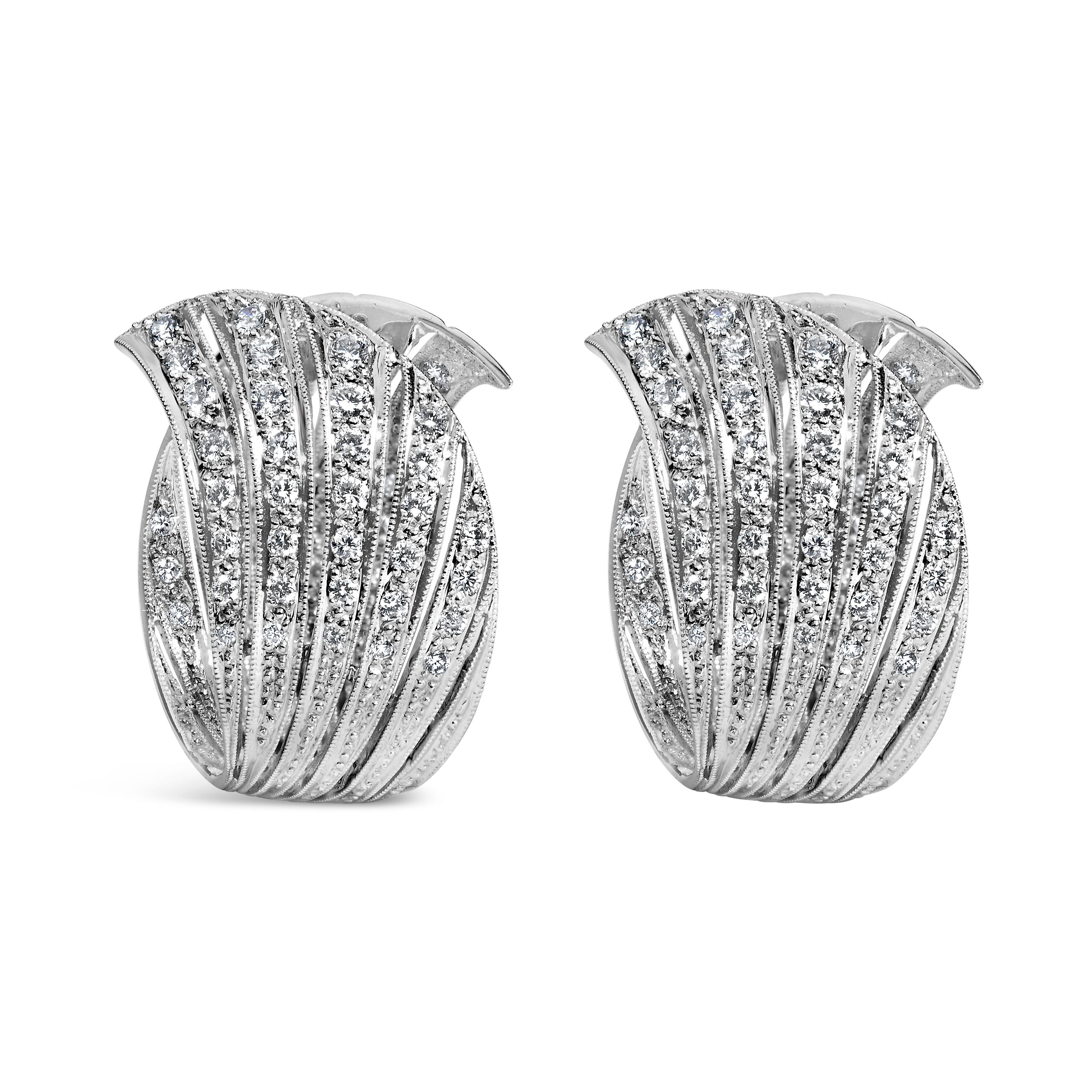 18 Karat Weißgold 1 3/5 Pavé gefasste Diamant-Ohrringe mit geschwungener Silhouette (Moderne)